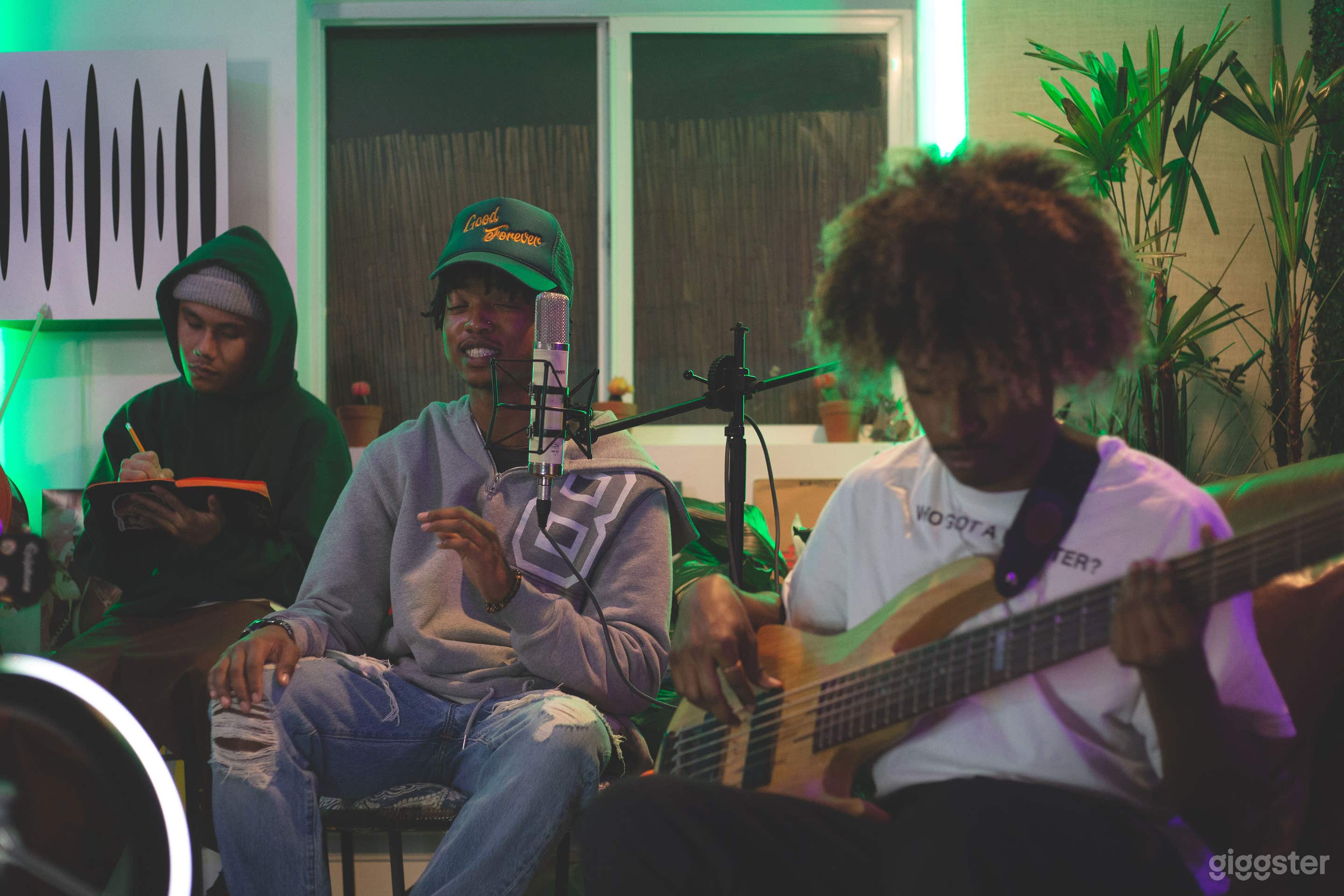 The Oasis: Urban Riyad &amp; Creative Recording Studio Photo 3