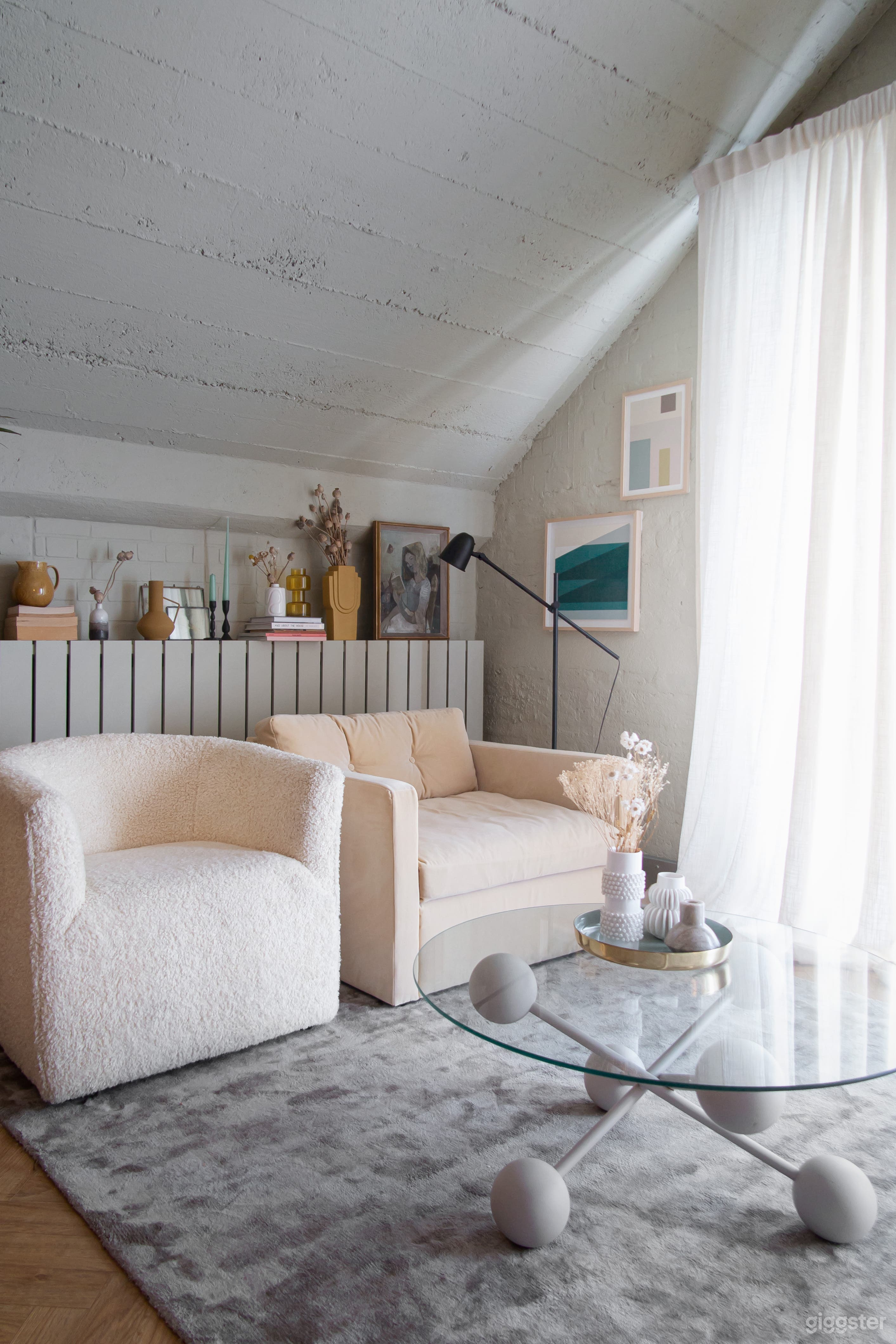 Lounge / Furniture Space in London Photo 4