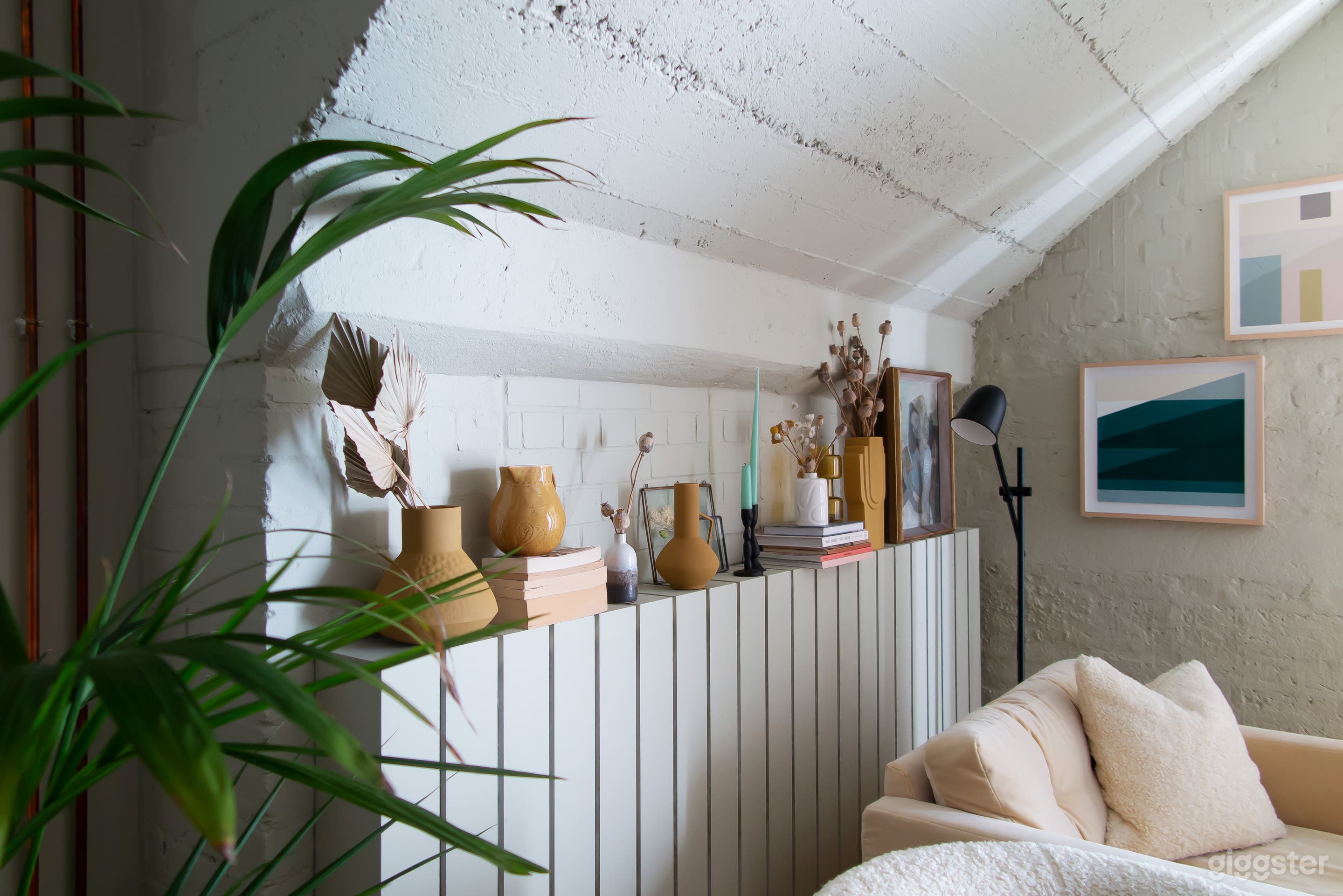 Lounge / Furniture Space in London Photo 3