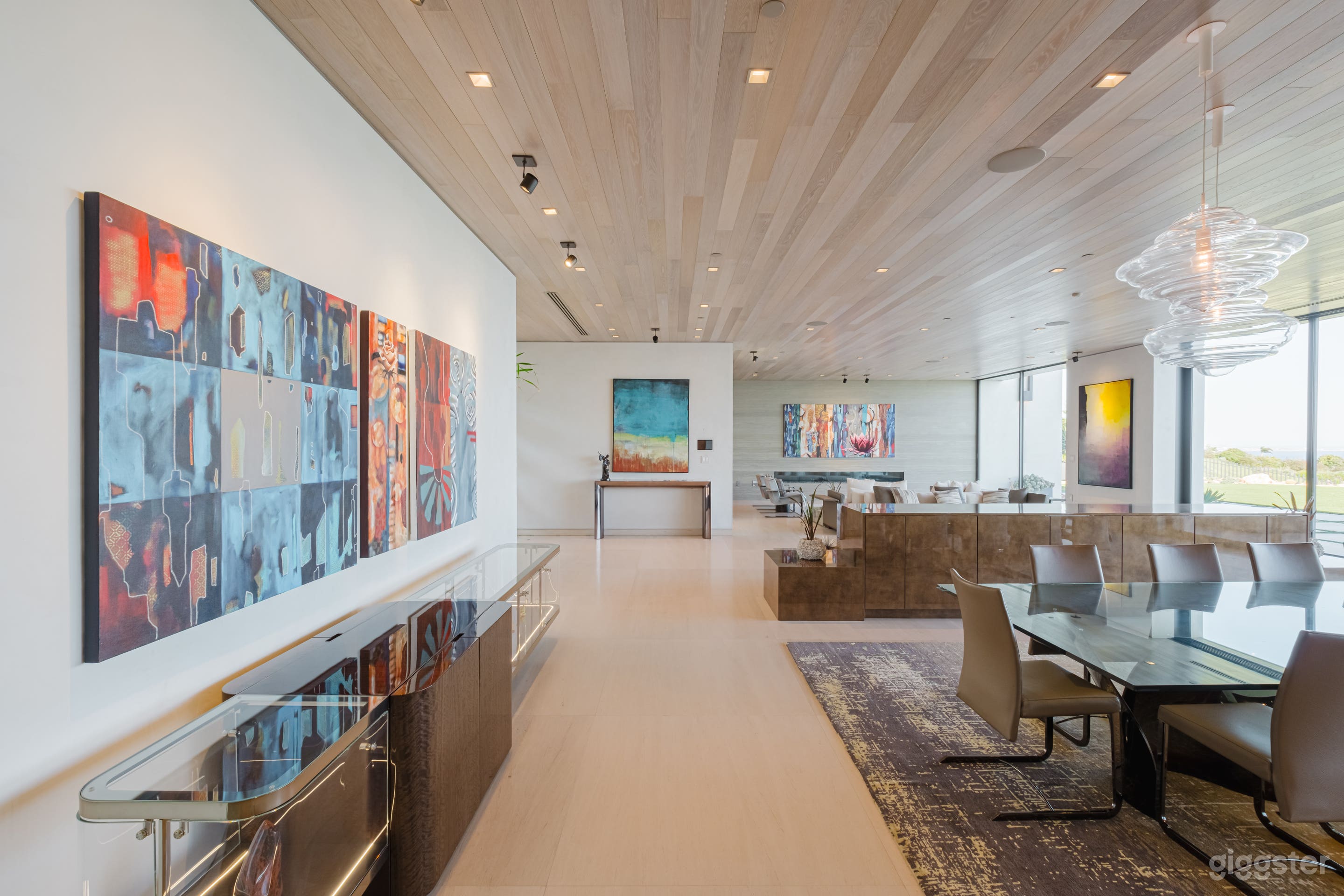 COASTAL ELEGANCE: MODERN MARVEL IN MALIBU Photo 3