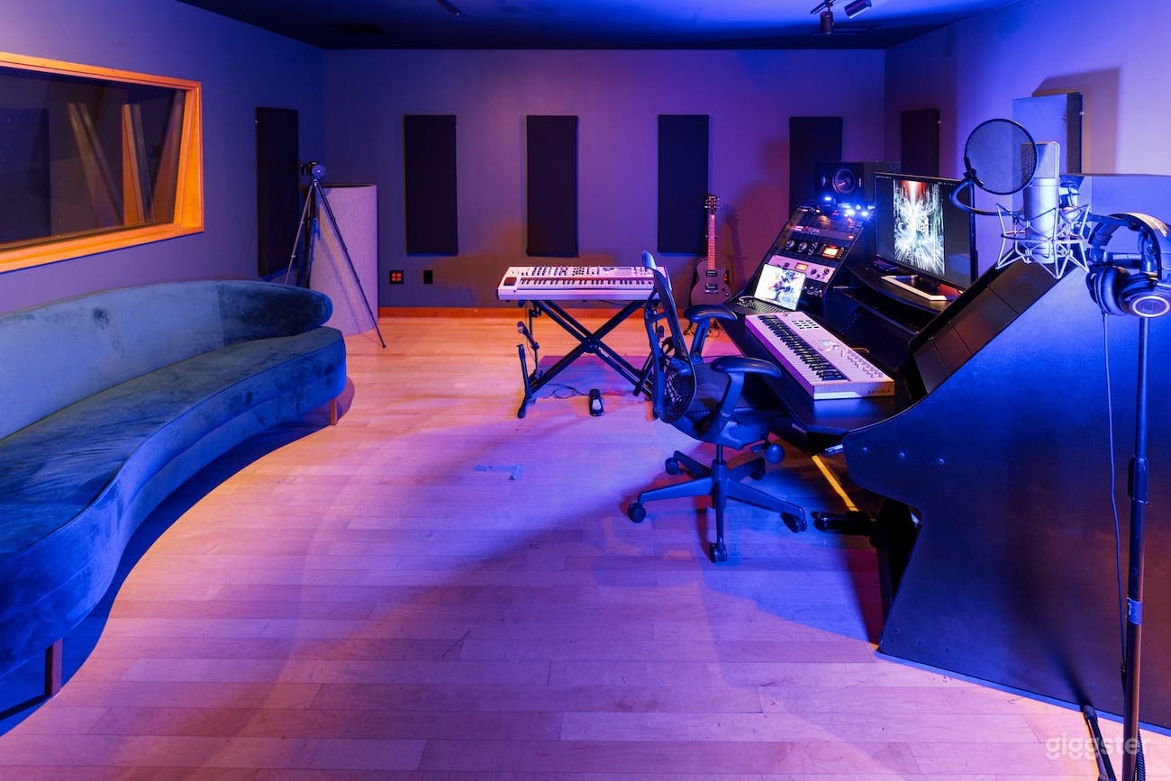 Summer Discount - Recording / Production Studio Photo 2