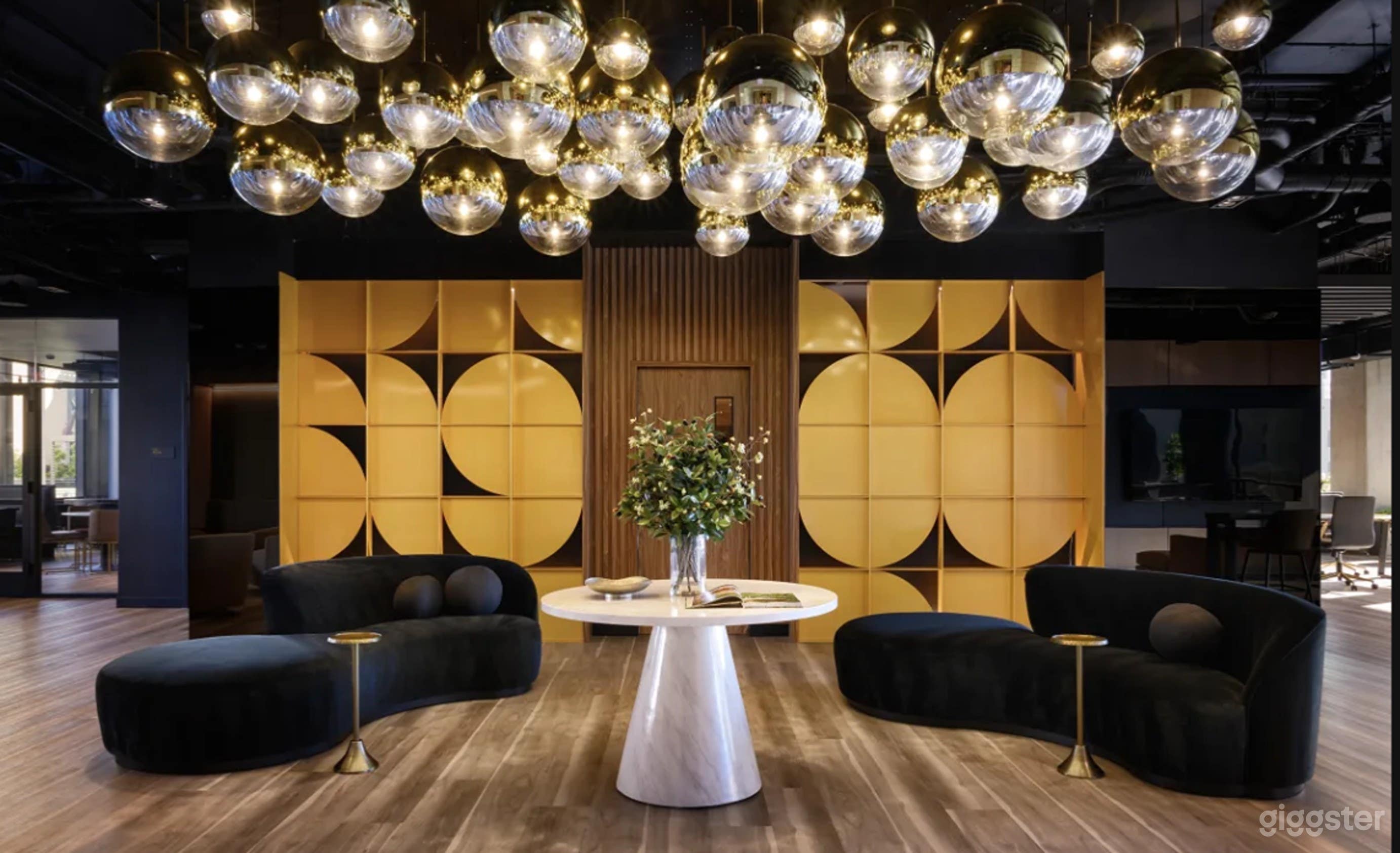 Grand Club Lounge Photo 1