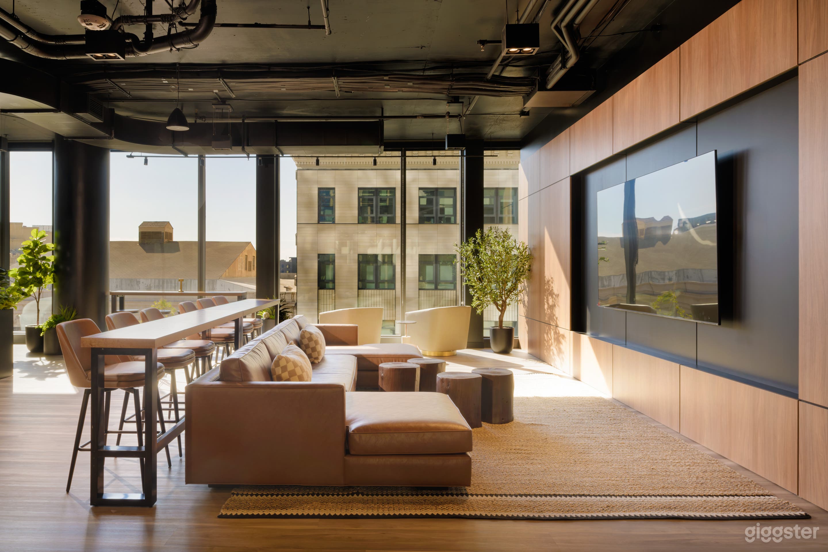 Grand Club Lounge Photo 4