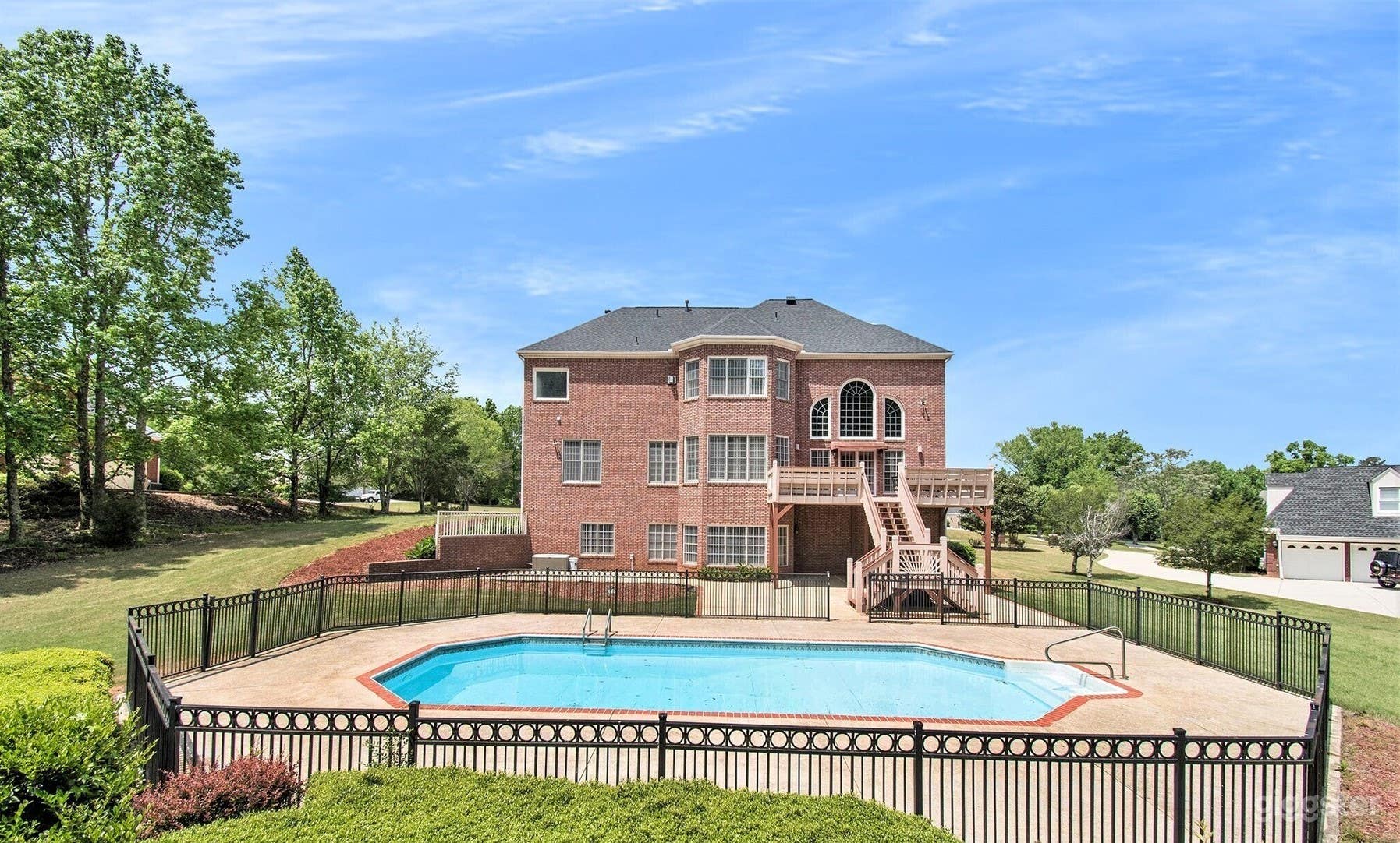 Stunning Private Home w Pool and Court Photo 1