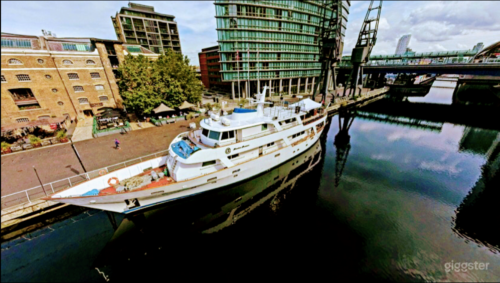 Absolute Pleasure Yacht Photo 2