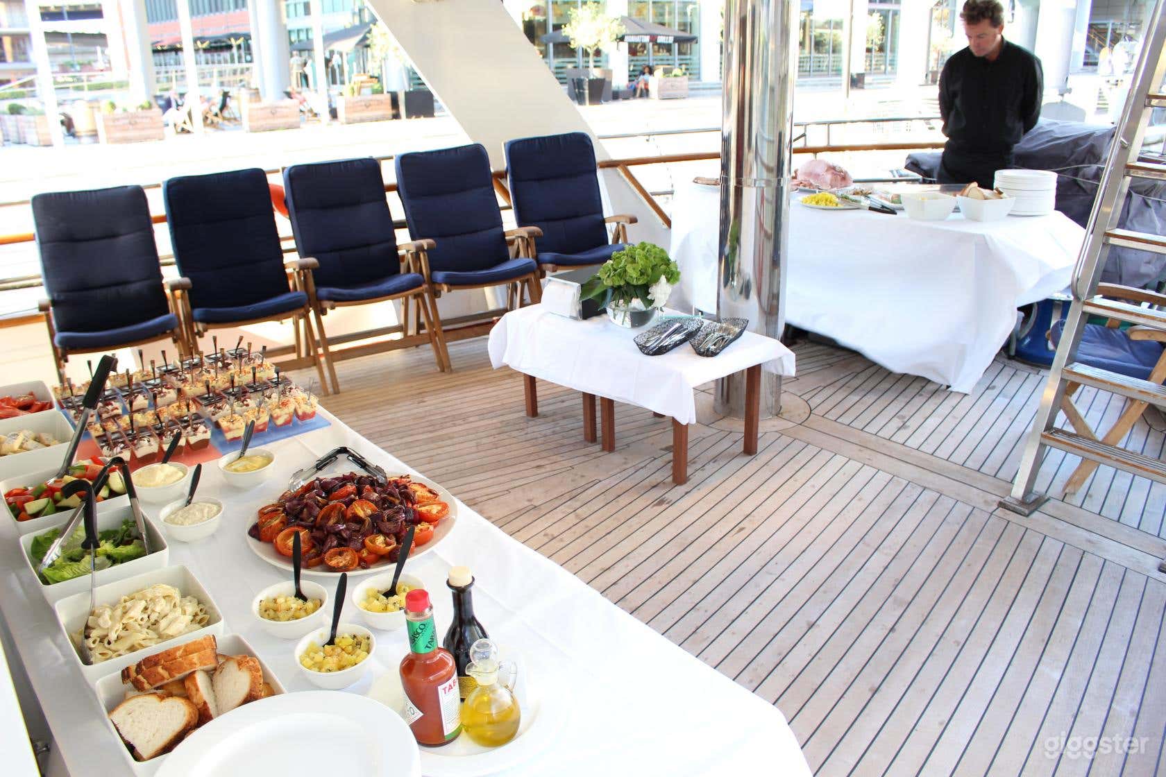 Absolute Pleasure Yacht Photo 4