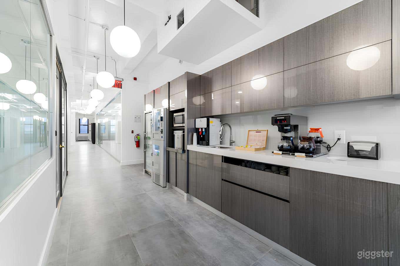 Suite 1244: Meeting Room for up to 4 Photo 4