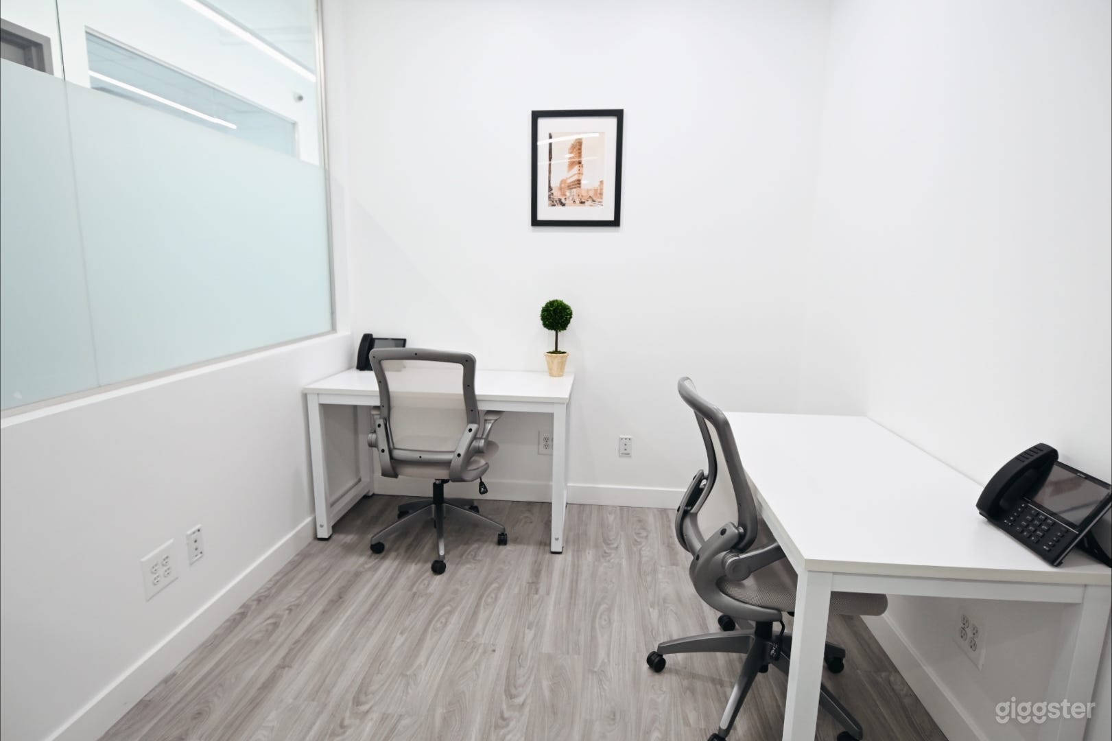 Suite 1244: Meeting Room for up to 4 Photo 1