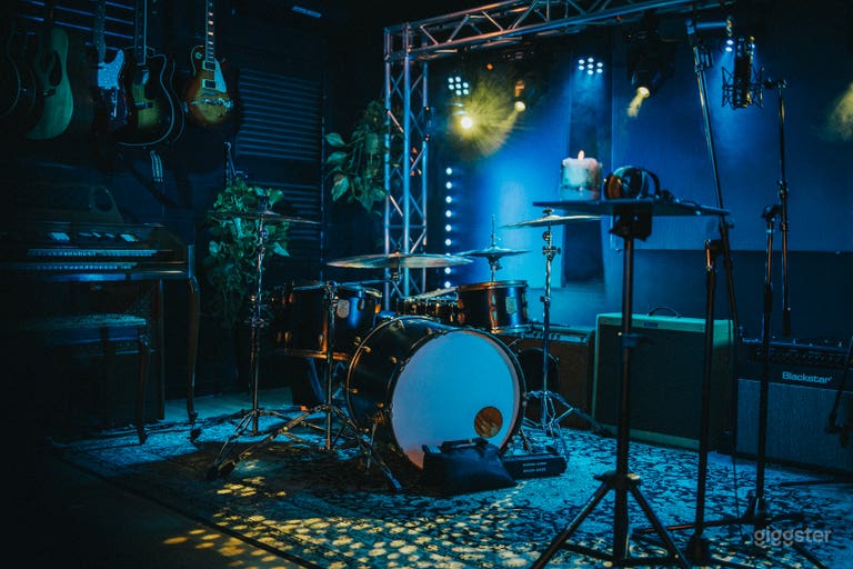  Studio w/ Available Backline 