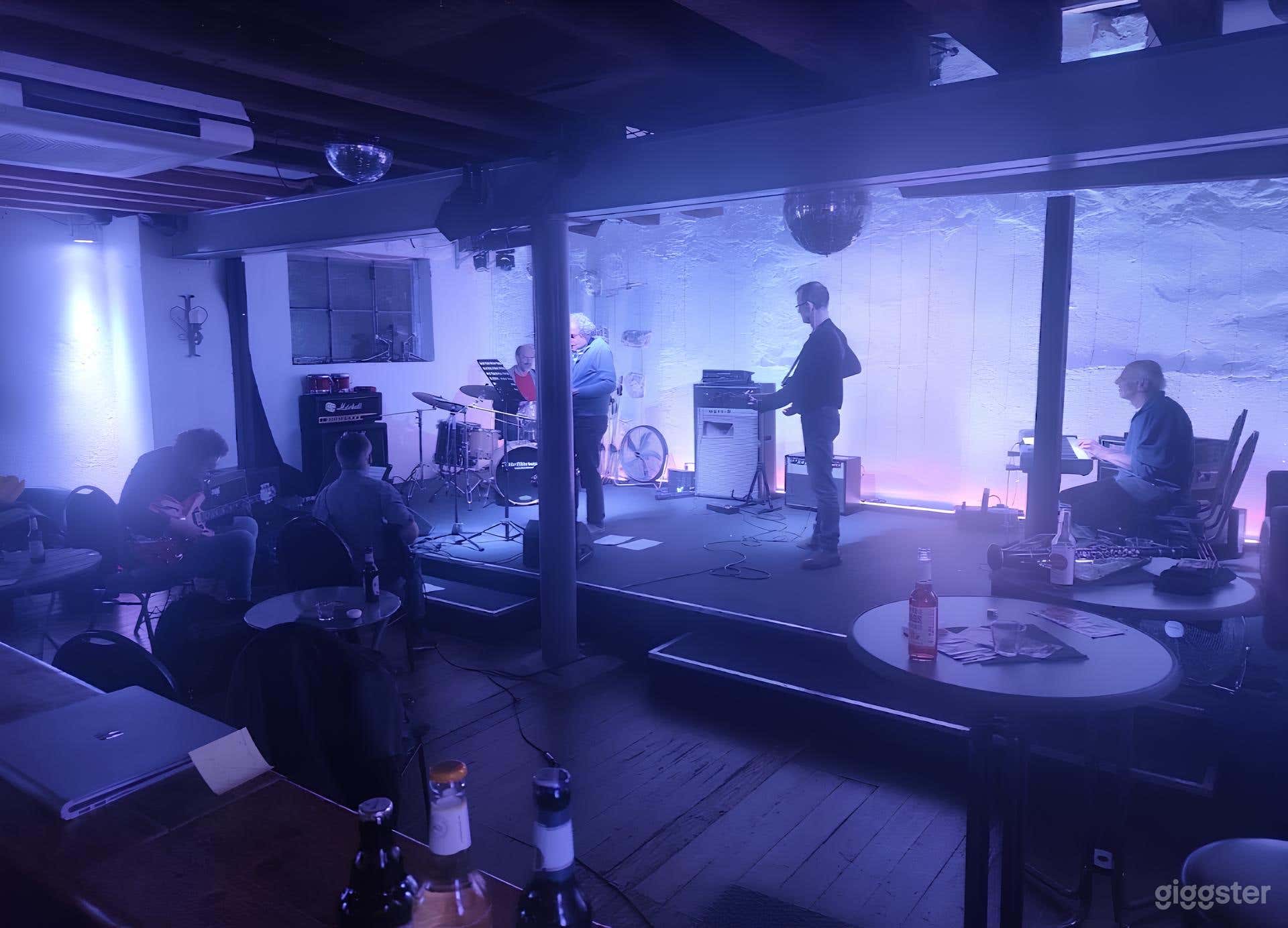 Atmosphärische Bar für alle Anlässe Foto 3