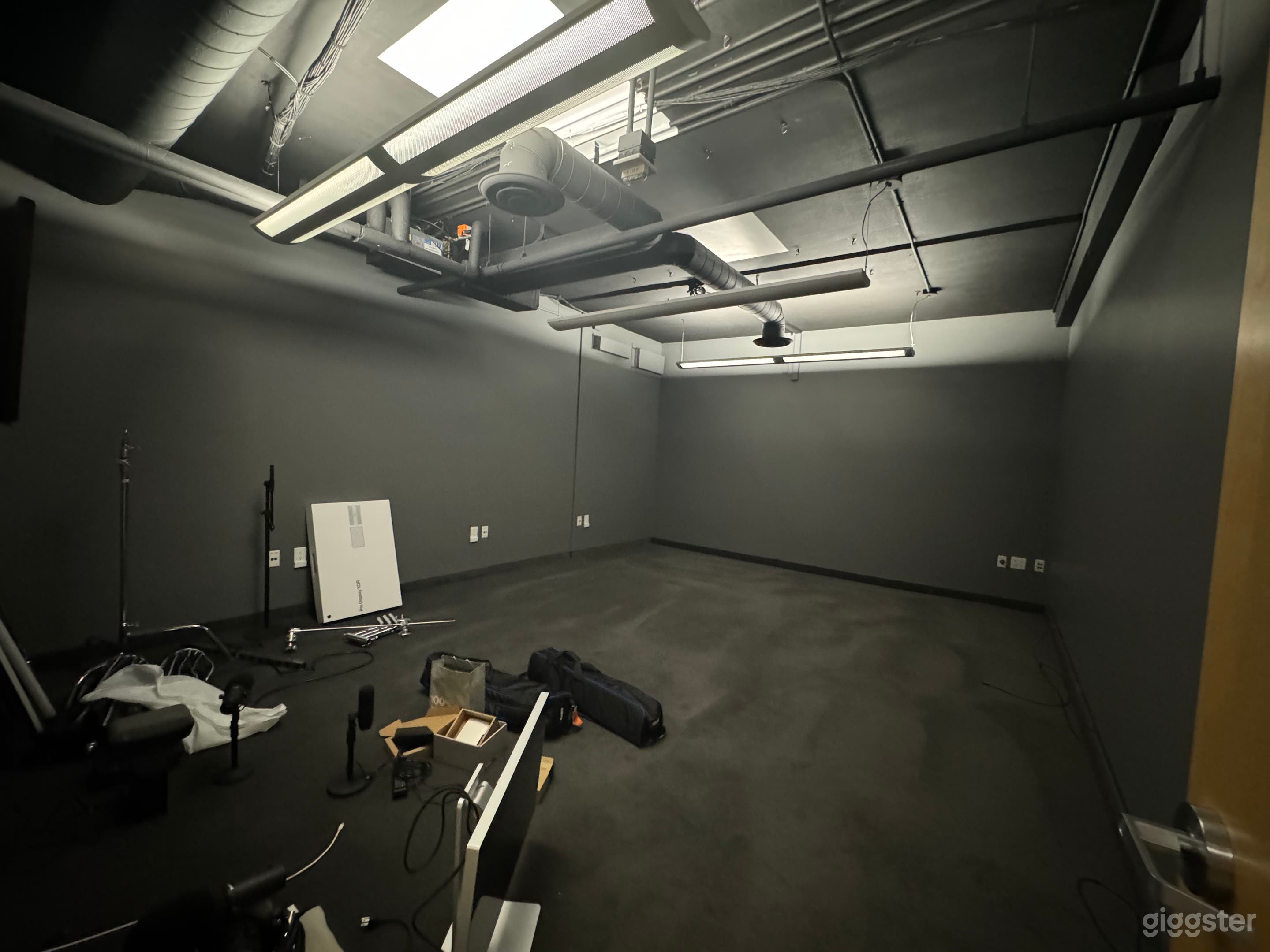 SUITE 810: APPETITE FOR TIKTOK (LAX) Photo 4