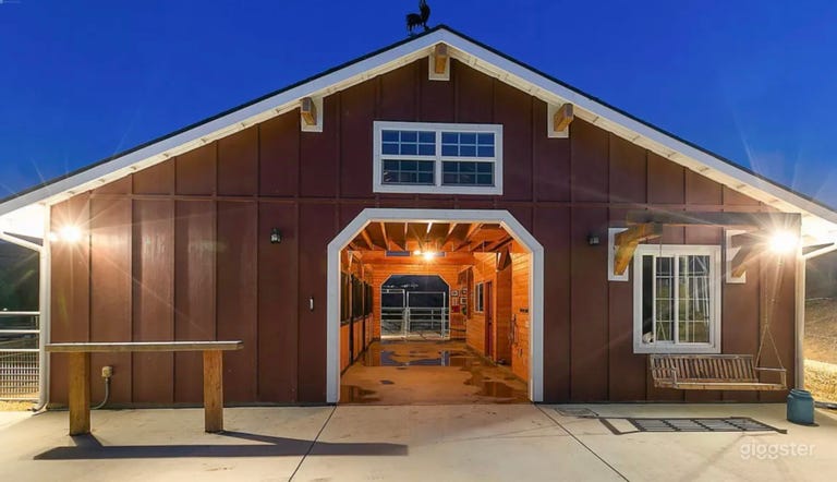  10 Acre Ranch: Barn Lake & Orchards 