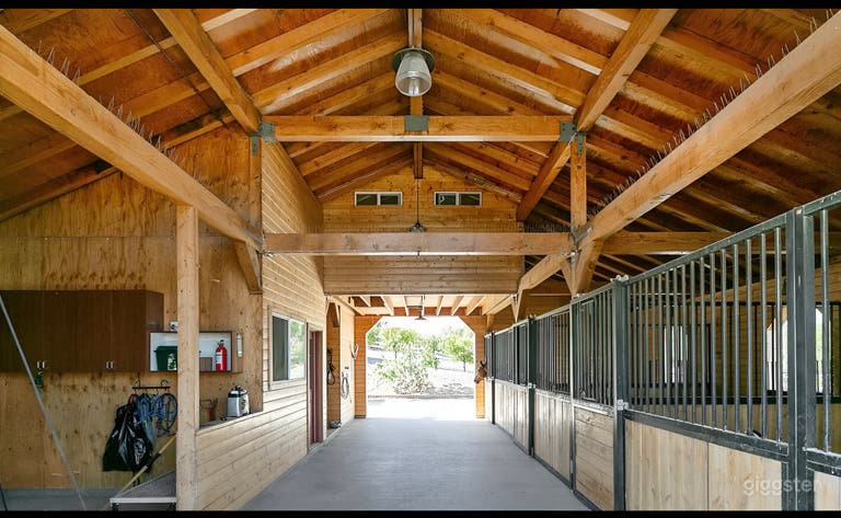  10 Acre Ranch: Barn Lake & Orchards 