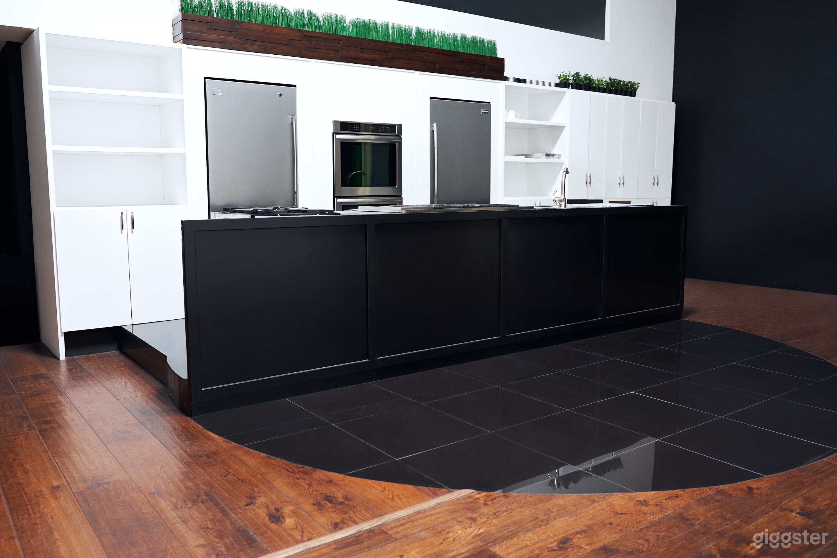 Soundstage and Office Space - 25029 Photo 4