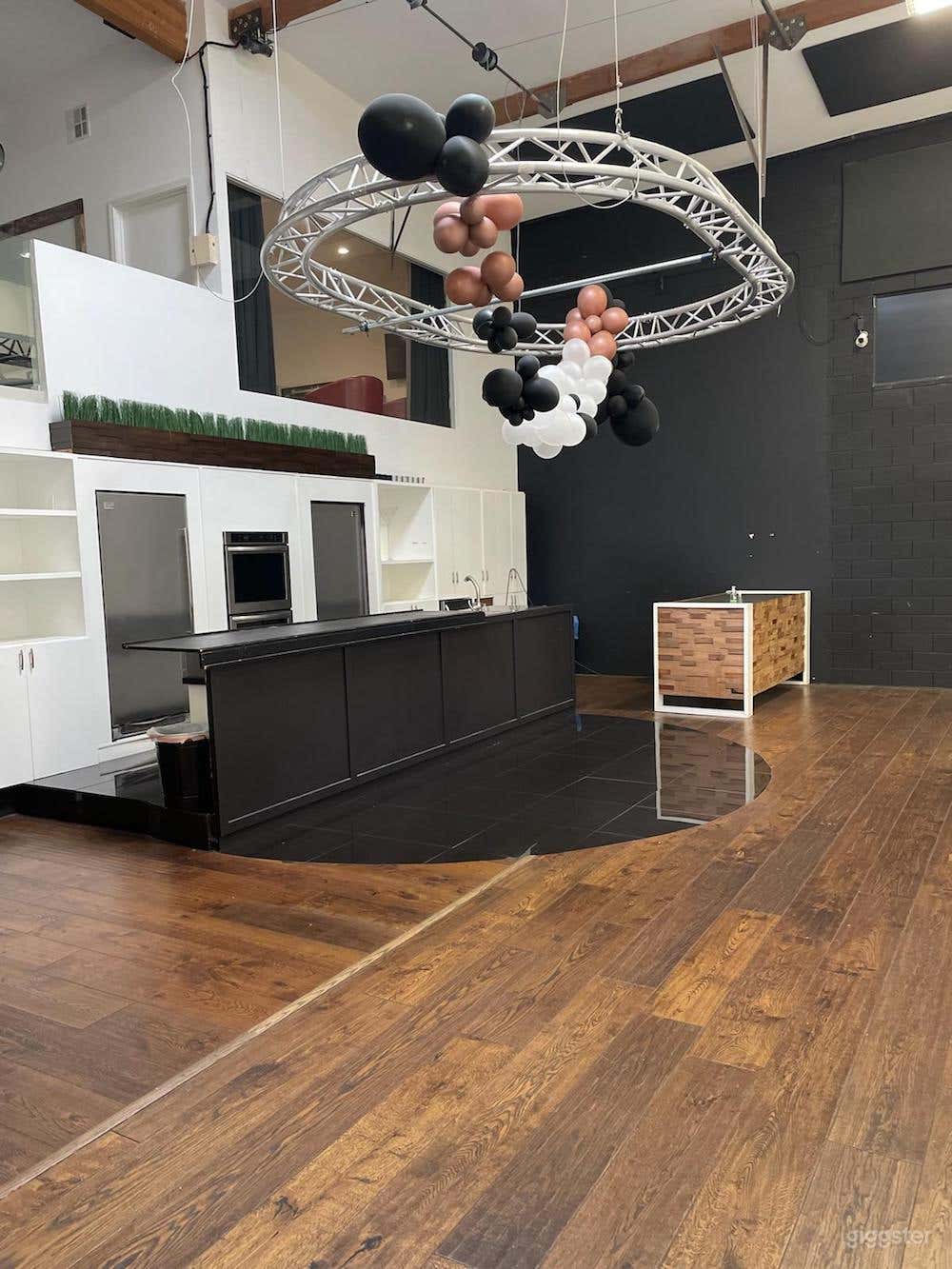 Soundstage and Office Space - 25029 Photo 3