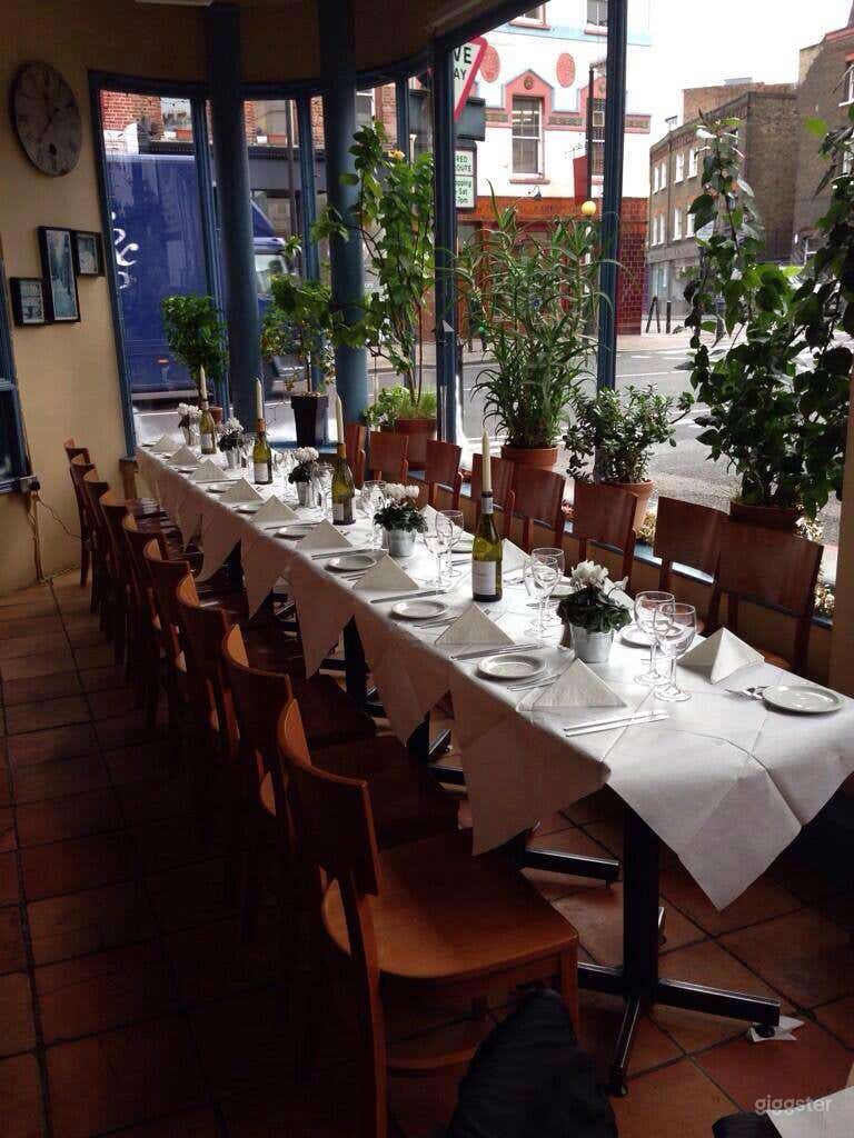 Amazing Ground Floor French Restaurant in London Photo 4