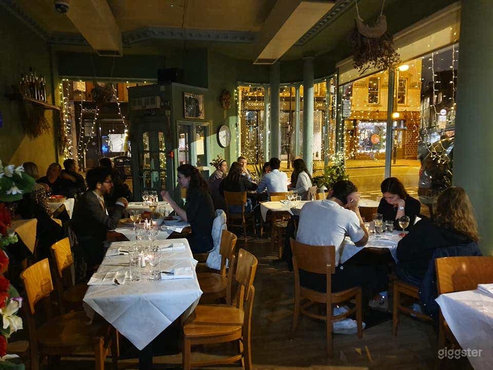 Amazing Ground Floor French Restaurant in London Photo 2