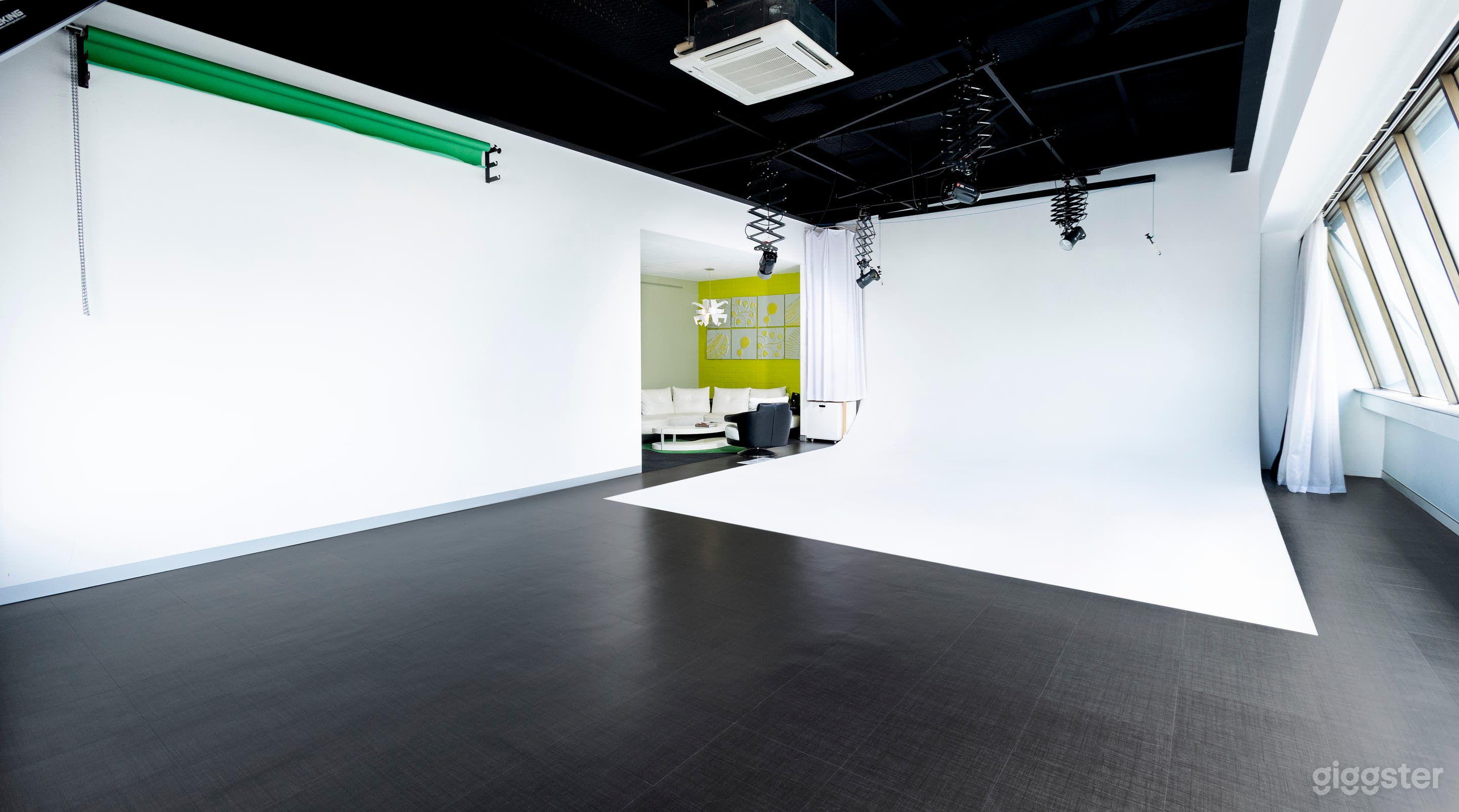 Boutique Photography Studio in Northbridge Photo 1