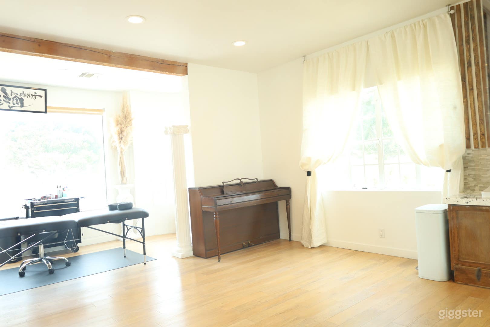 piano corner with functional sink