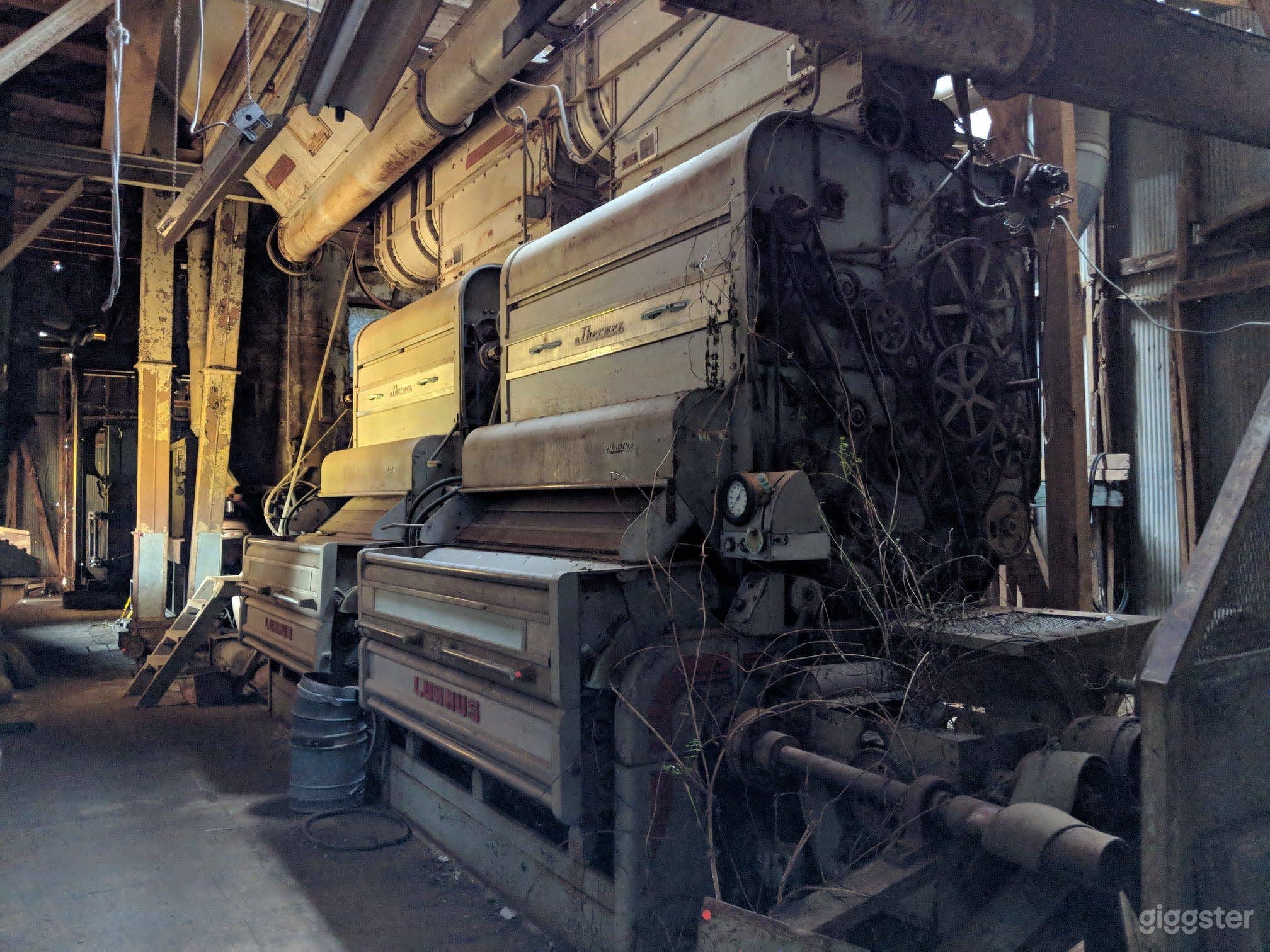 Vintage Photography Sets - with Props & Wardrobe Photo 2