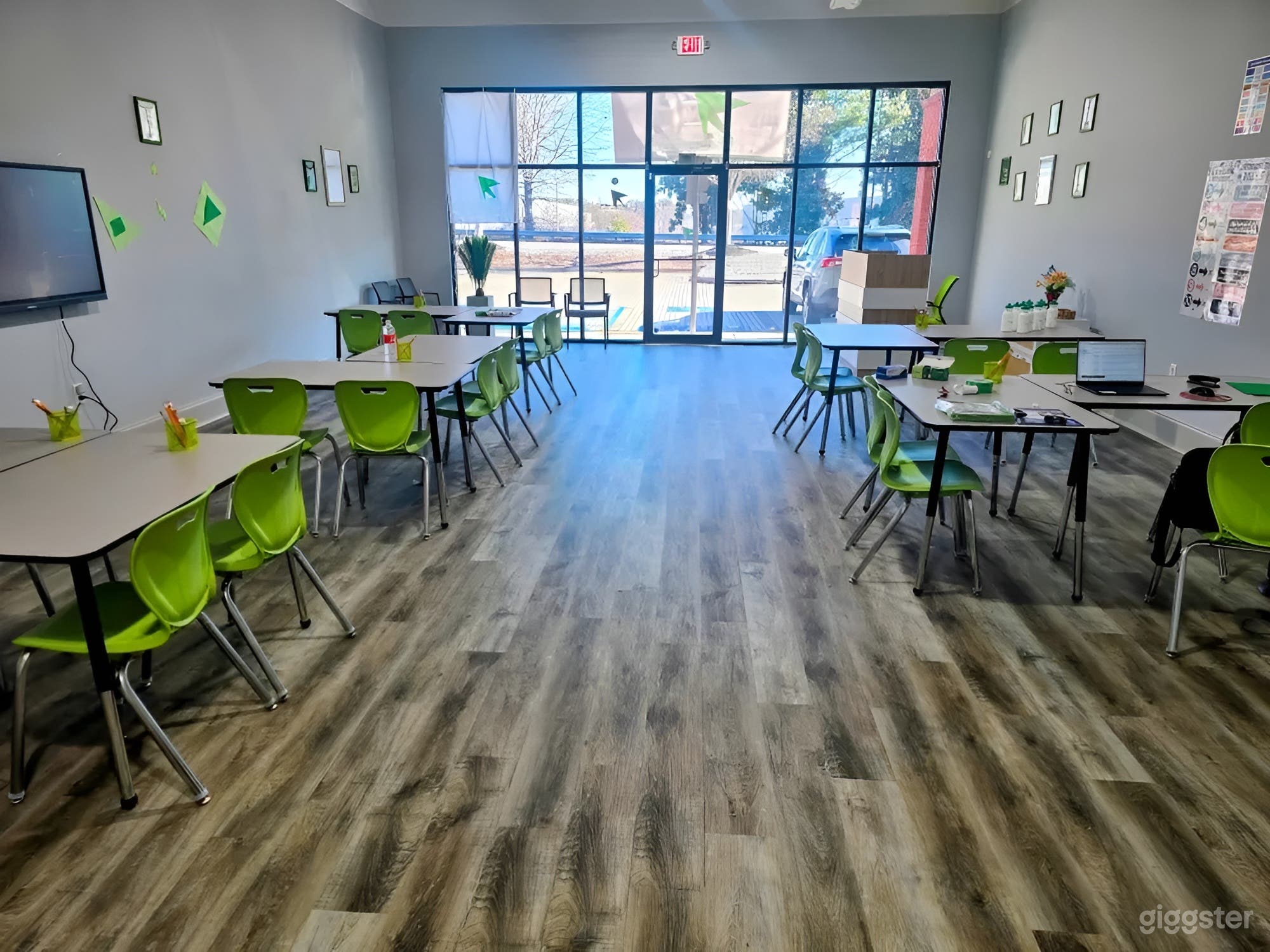 Bright Open Space for Workshops, Meetings & Events Photo 1