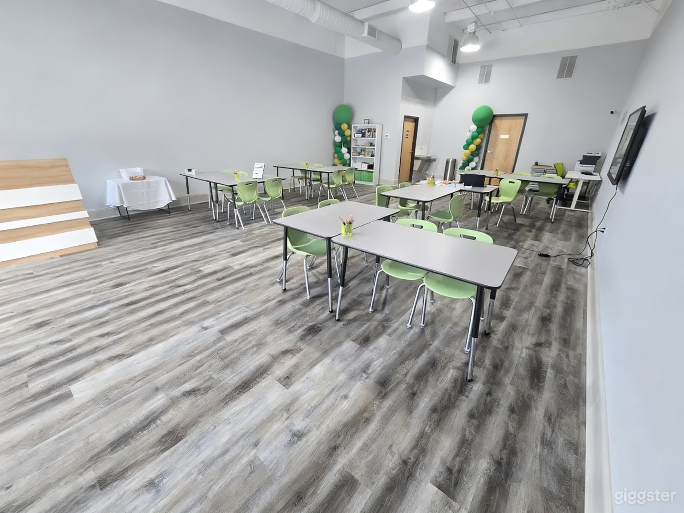 Bright Open Space for Workshops, Meetings & Events Photo 4