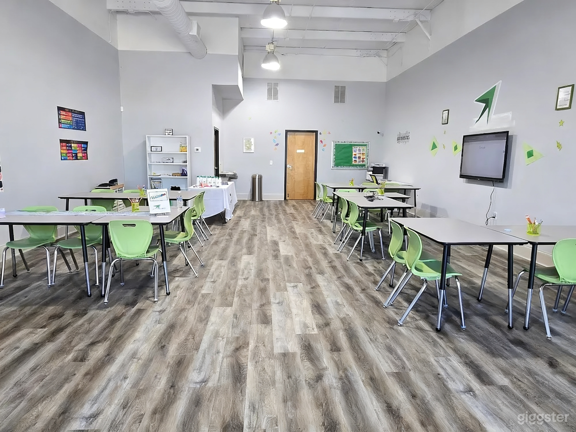 Bright Open Space for Workshops, Meetings & Events Photo 2