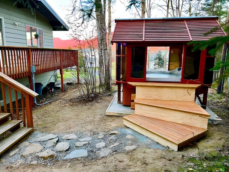  Indoor Jacuzzi with Mountain View 