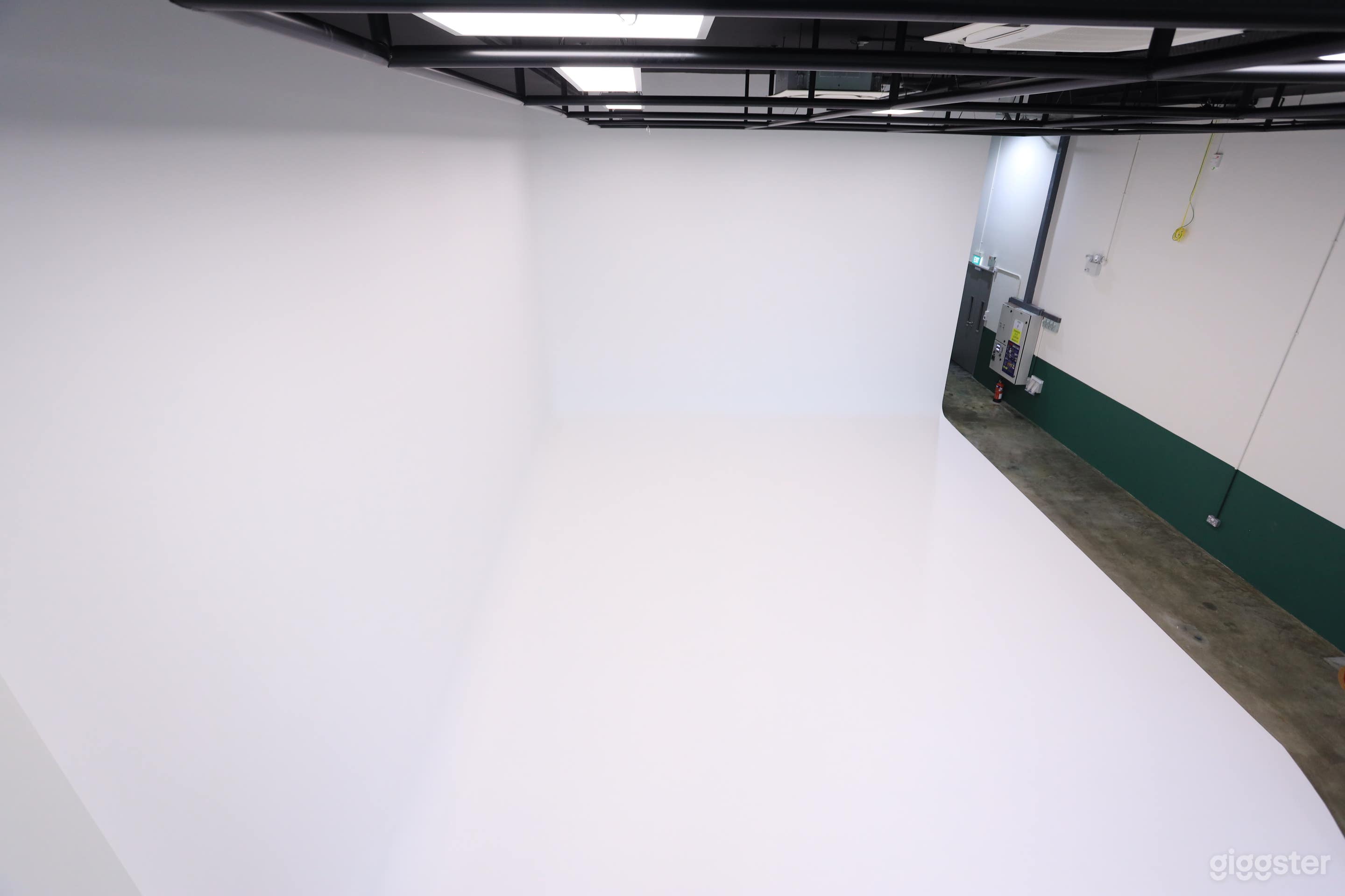 LIFESTYLE & KITCHEN STUDIO with CYCLORAMA Photo 3