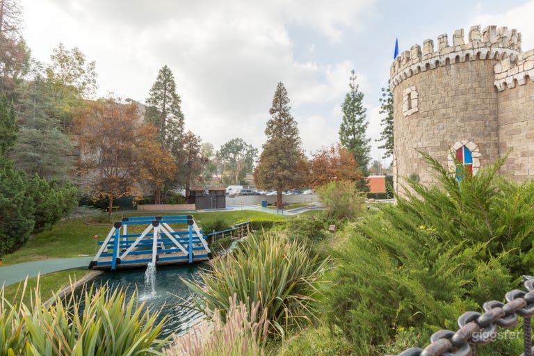  Medieval Mini Golf and Retro Arcade 