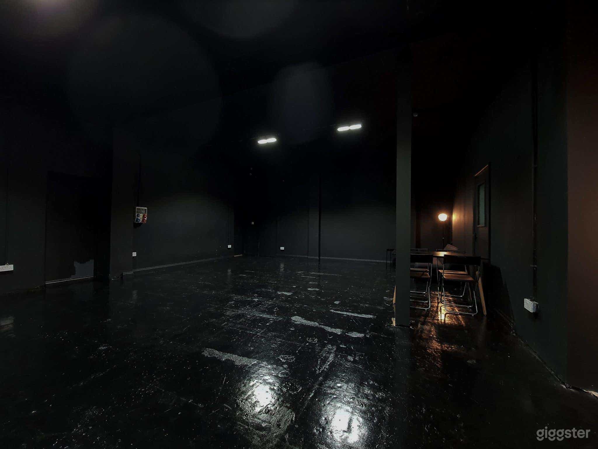 Studio 3 - Fully Blackout Studio Photo 4