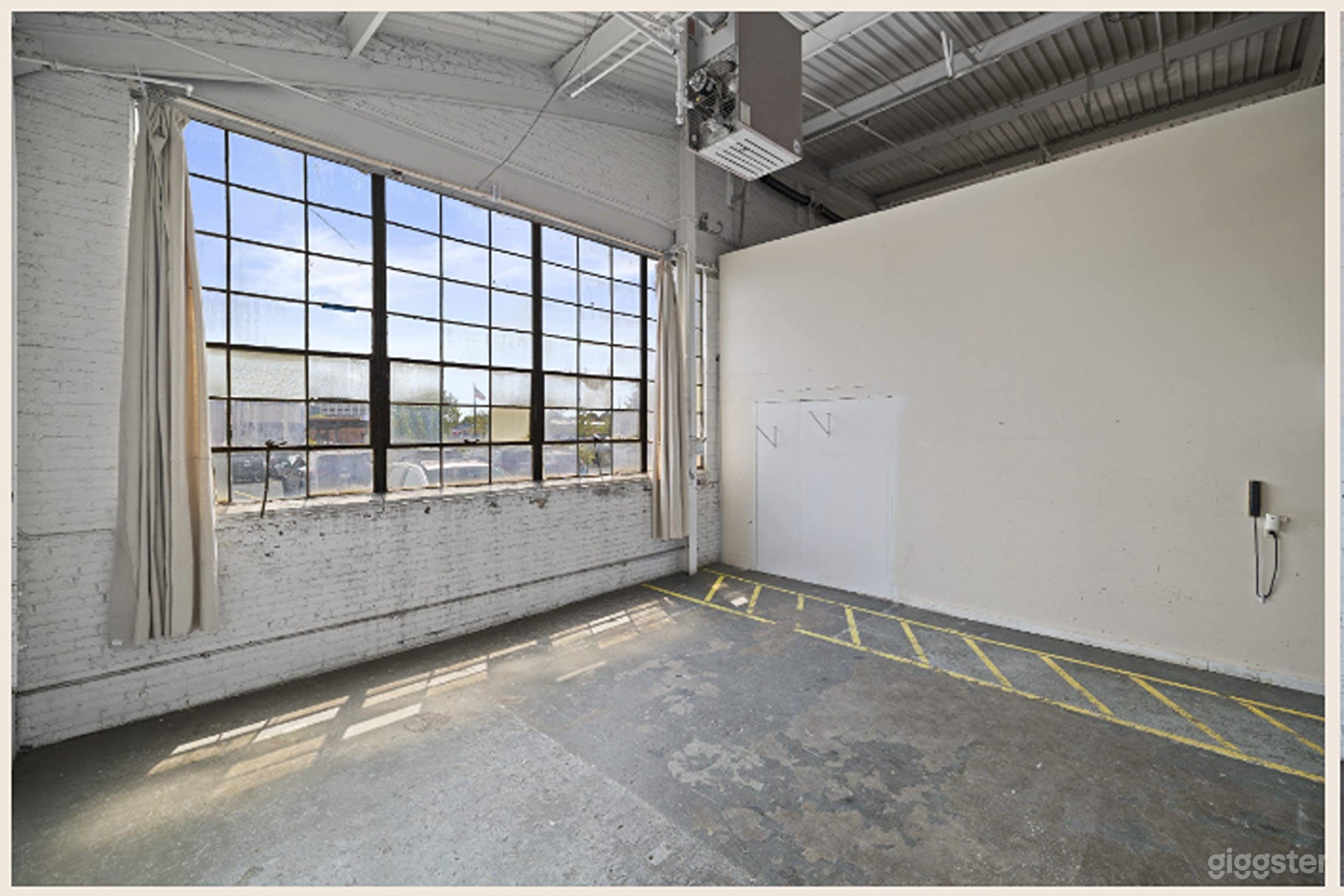 Stylish Milwaukee Natural Light-Filled Urban Design StudioStudio Space Photo 2