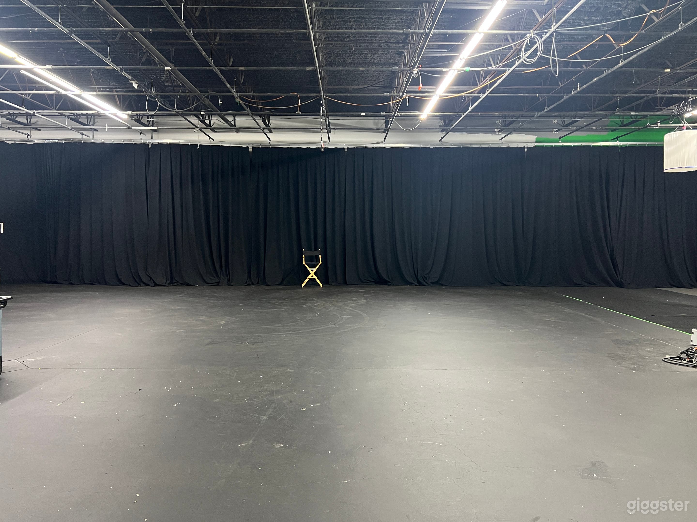 Large Black Box Soundstage Photo 1