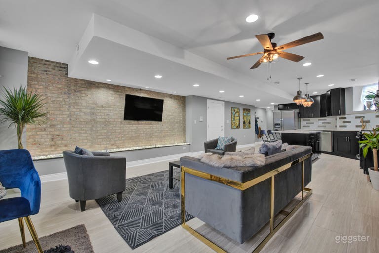 Condominio di design in bronzo con dettagli architettonici 