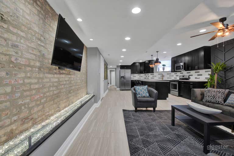  Condominio di design in bronzo con dettagli architettonici 