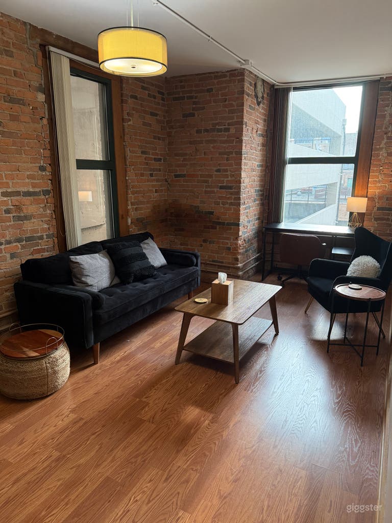  Cozy Therapy Office in West Loop 