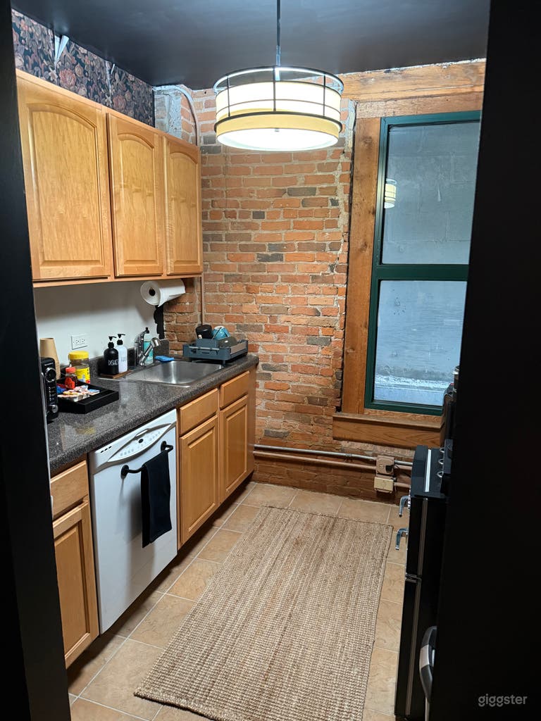  Cozy Therapy Office in West Loop 