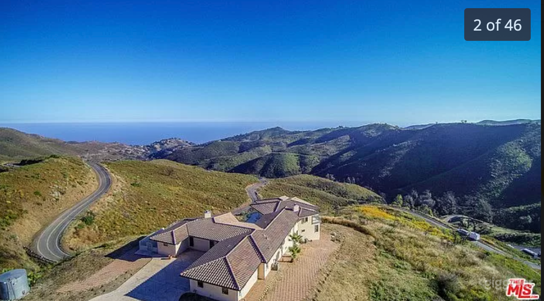 Large American home. Views. Parking for 16 Photo 2