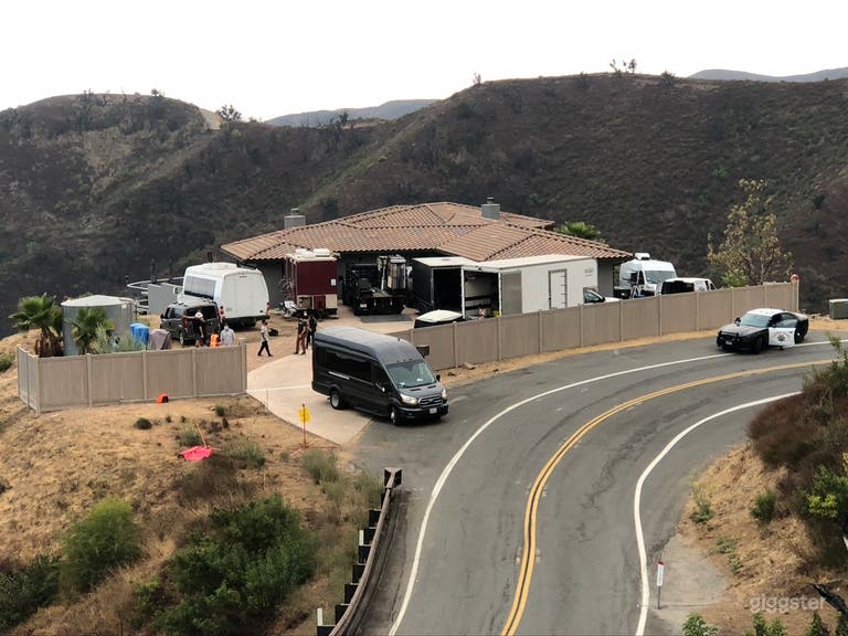  Large American home. Views. Parking for 16 