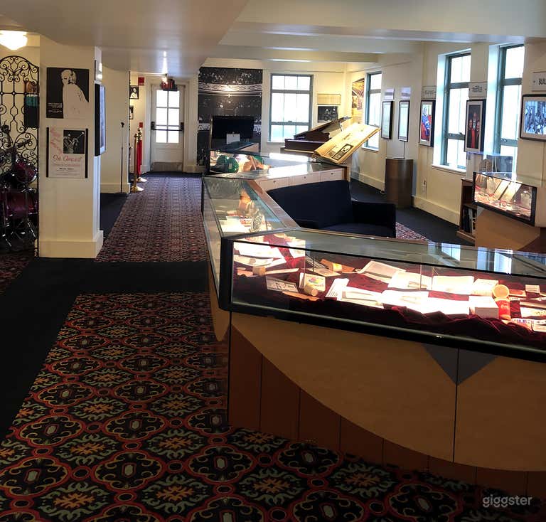  ARCHIVE GALLERY/LOUNGE 