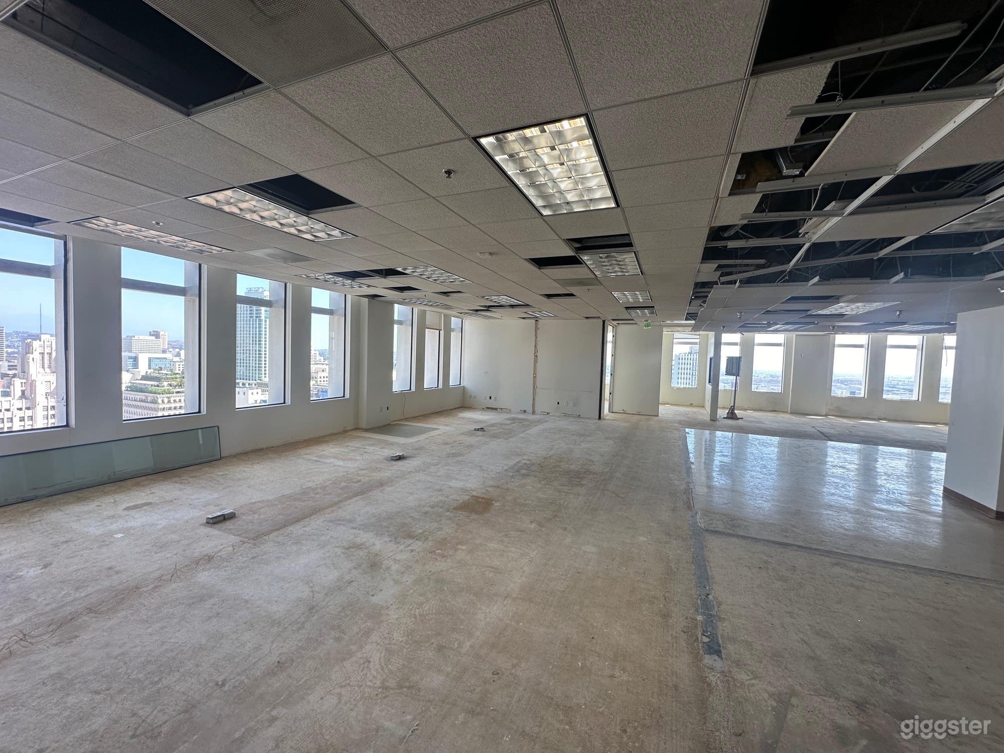 DTLA Abandoned Skyline Loft Photo 2