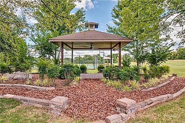  Stunning resort-style former home of Kenny Rogers 