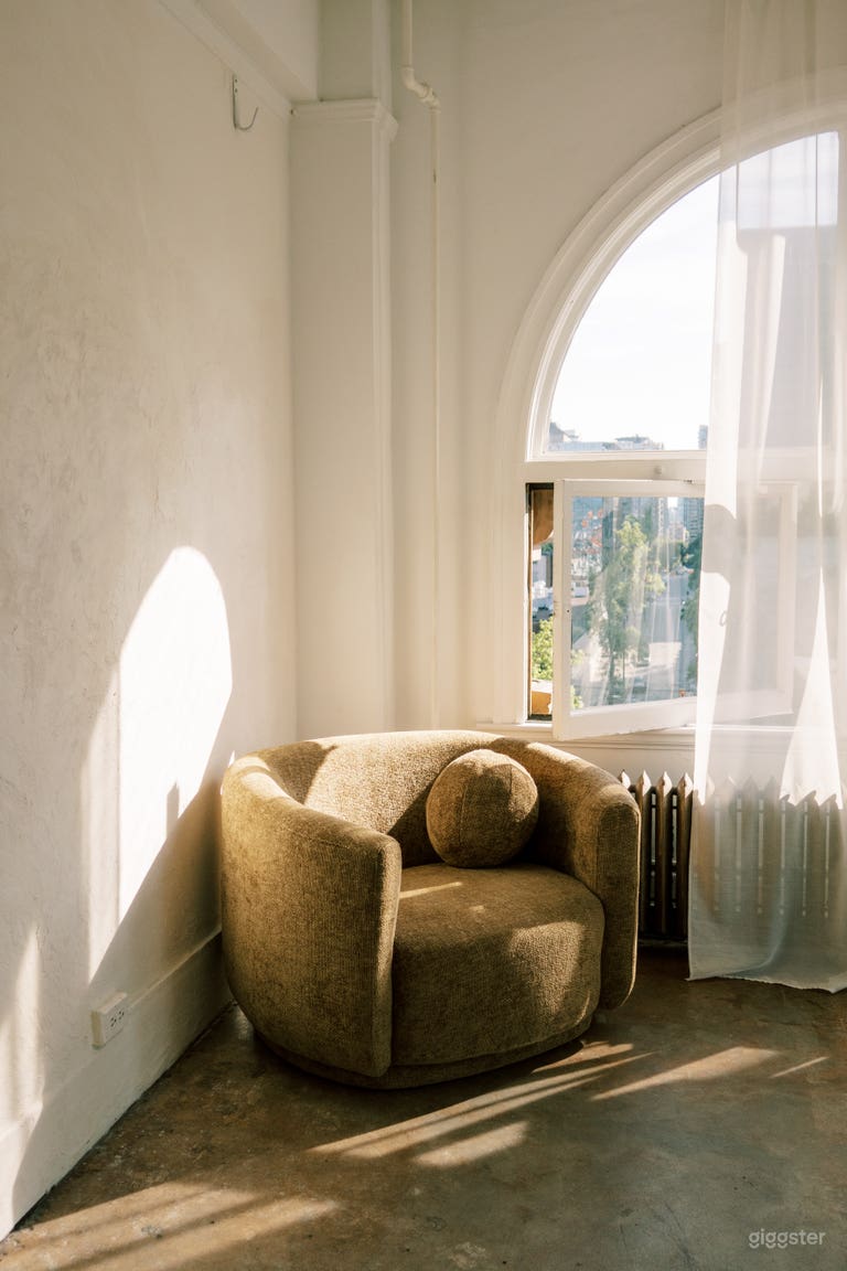  Natural light creative studio 