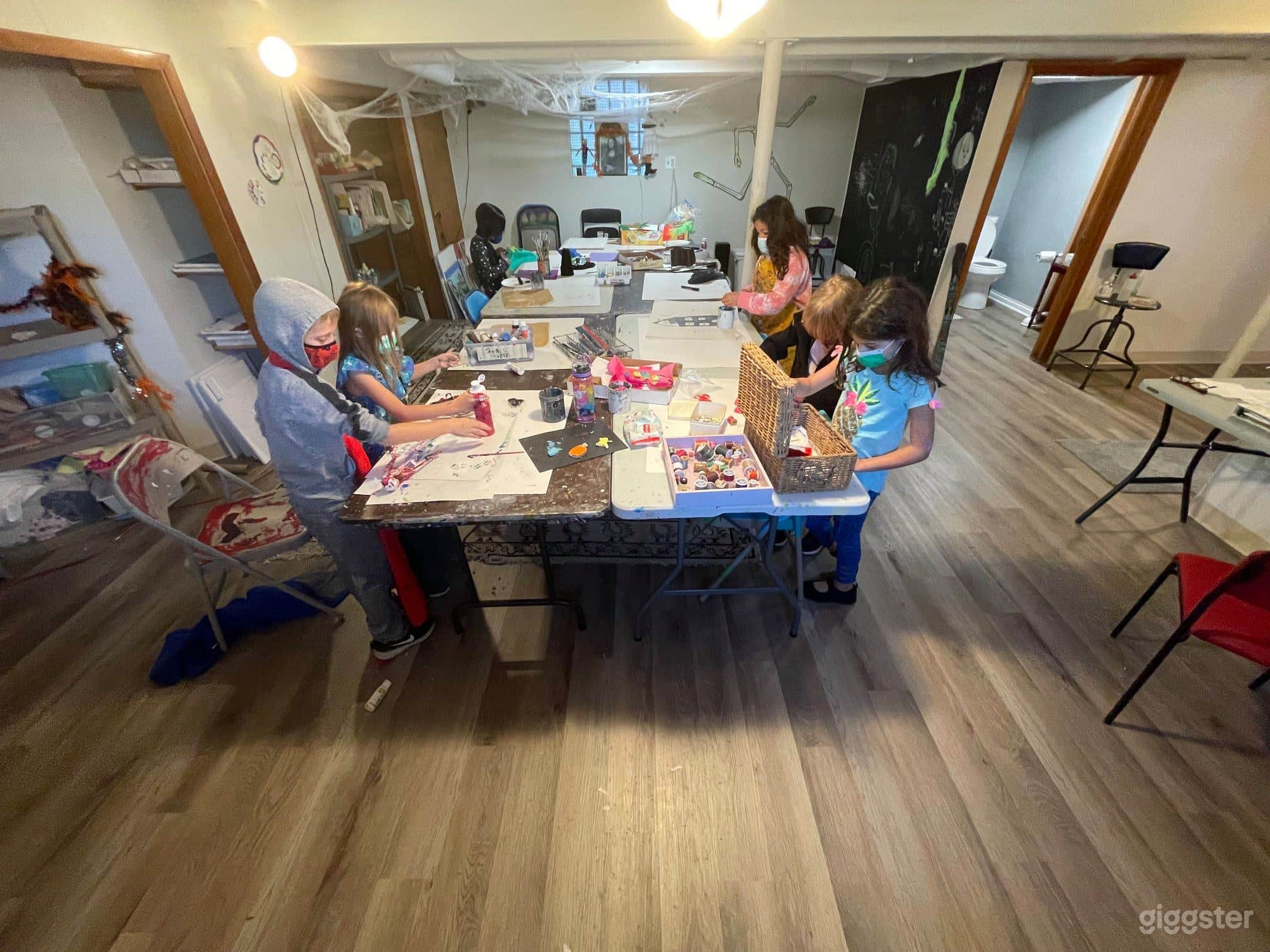 336 SQFT Recreation &amp; Art Room Photo 3