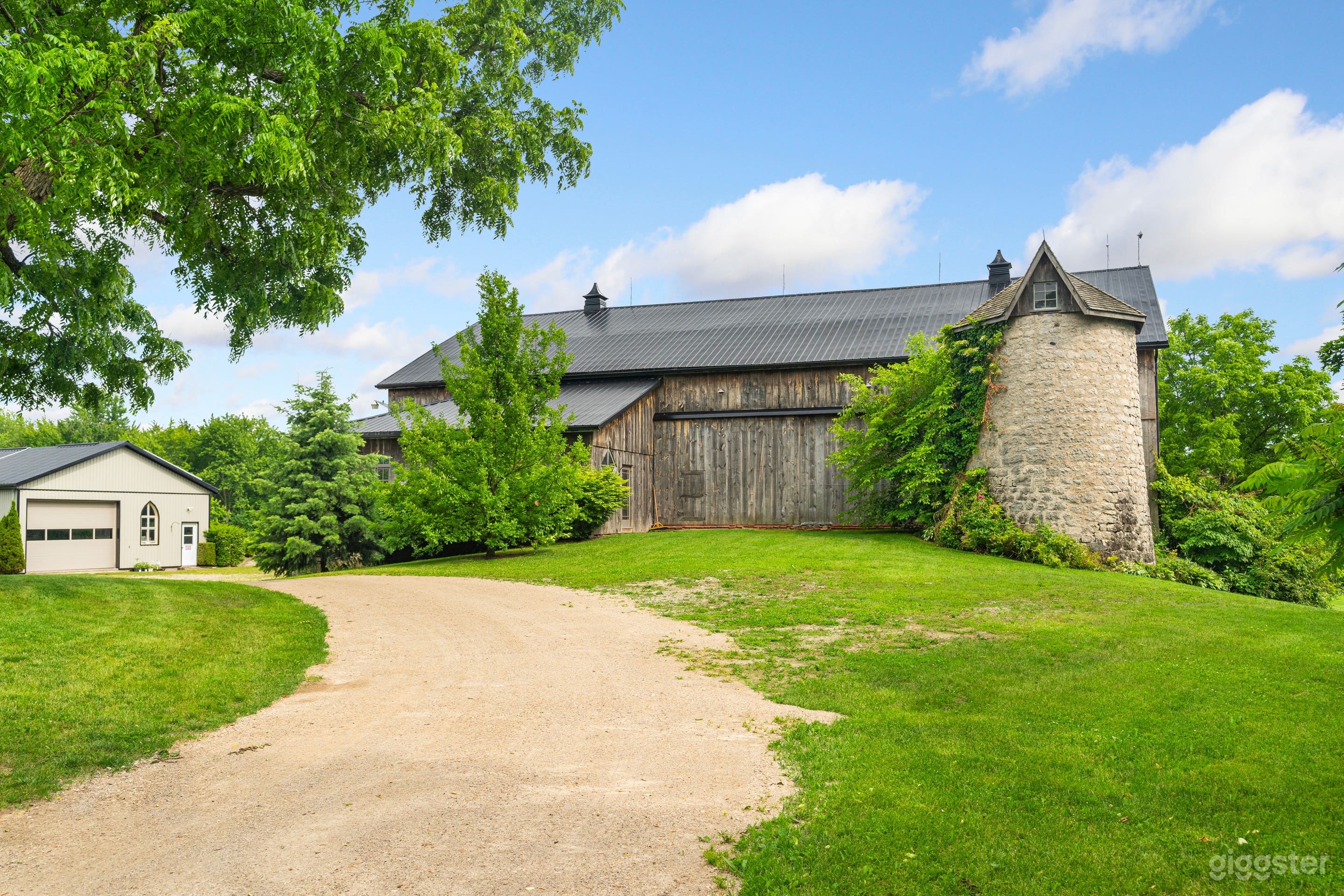 Century Barn on 94 Acres Photo 4