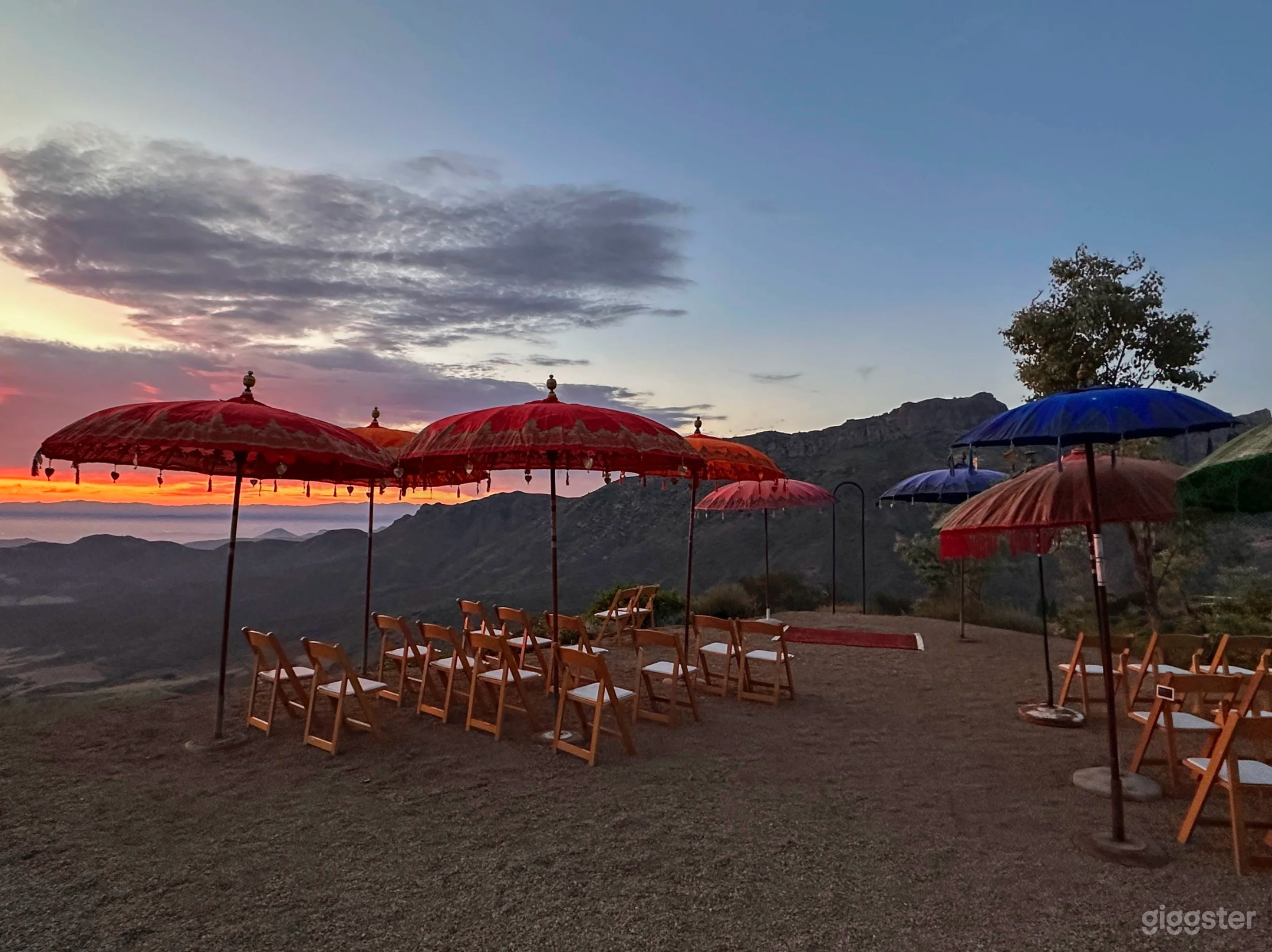 Private Pad with Incredible Mountain and Sunset Views Photo 4