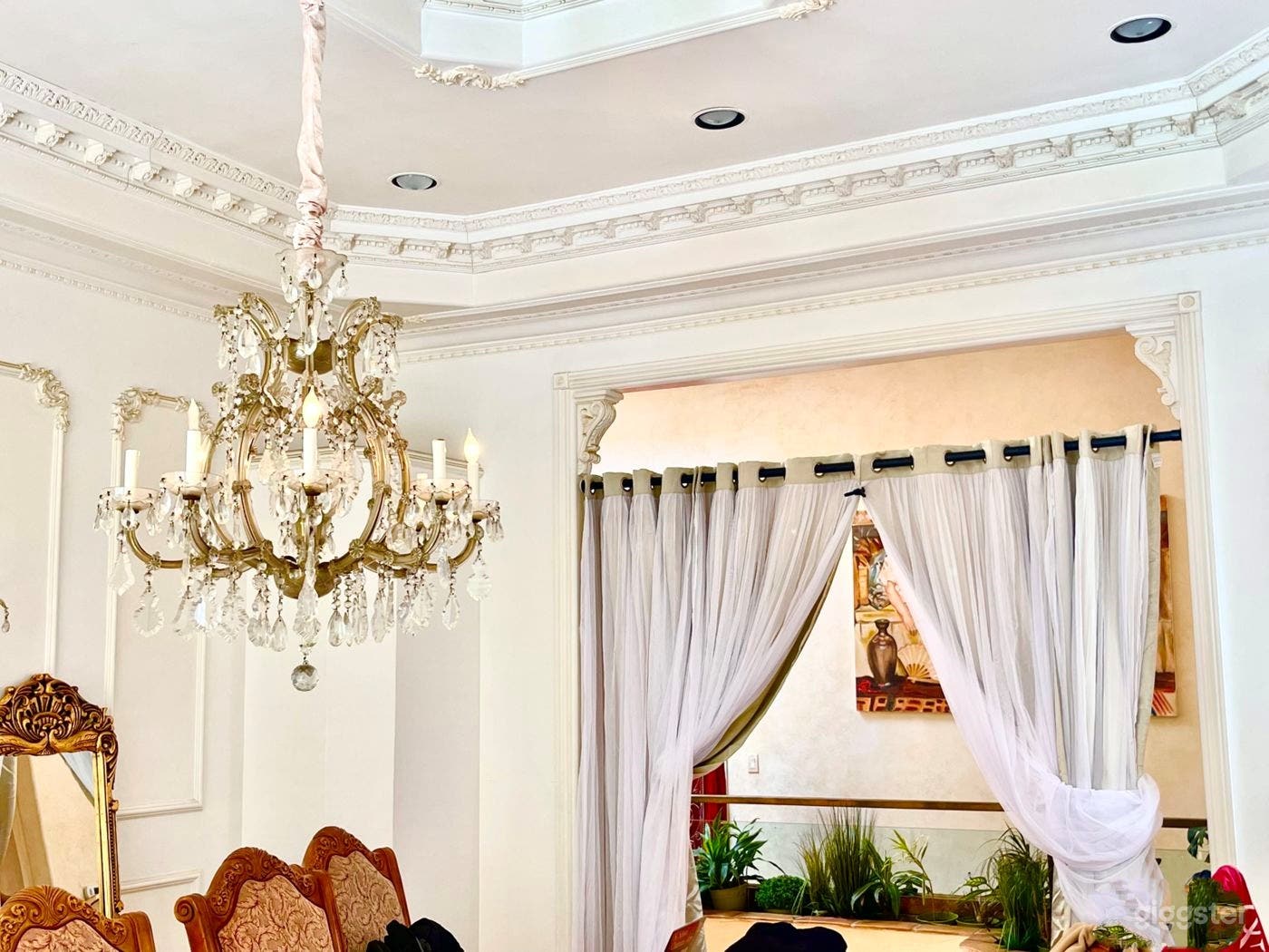 Classic Dining Room Photo 4