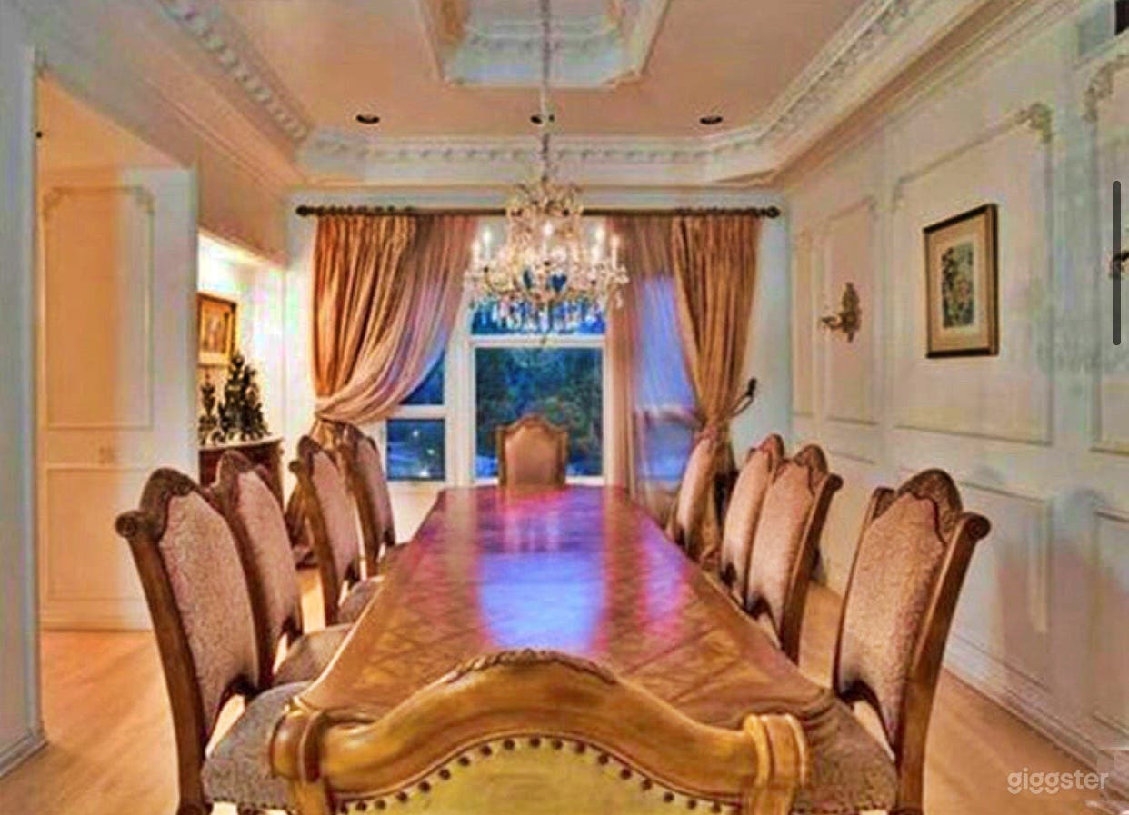 Classic Dining Room Photo 2