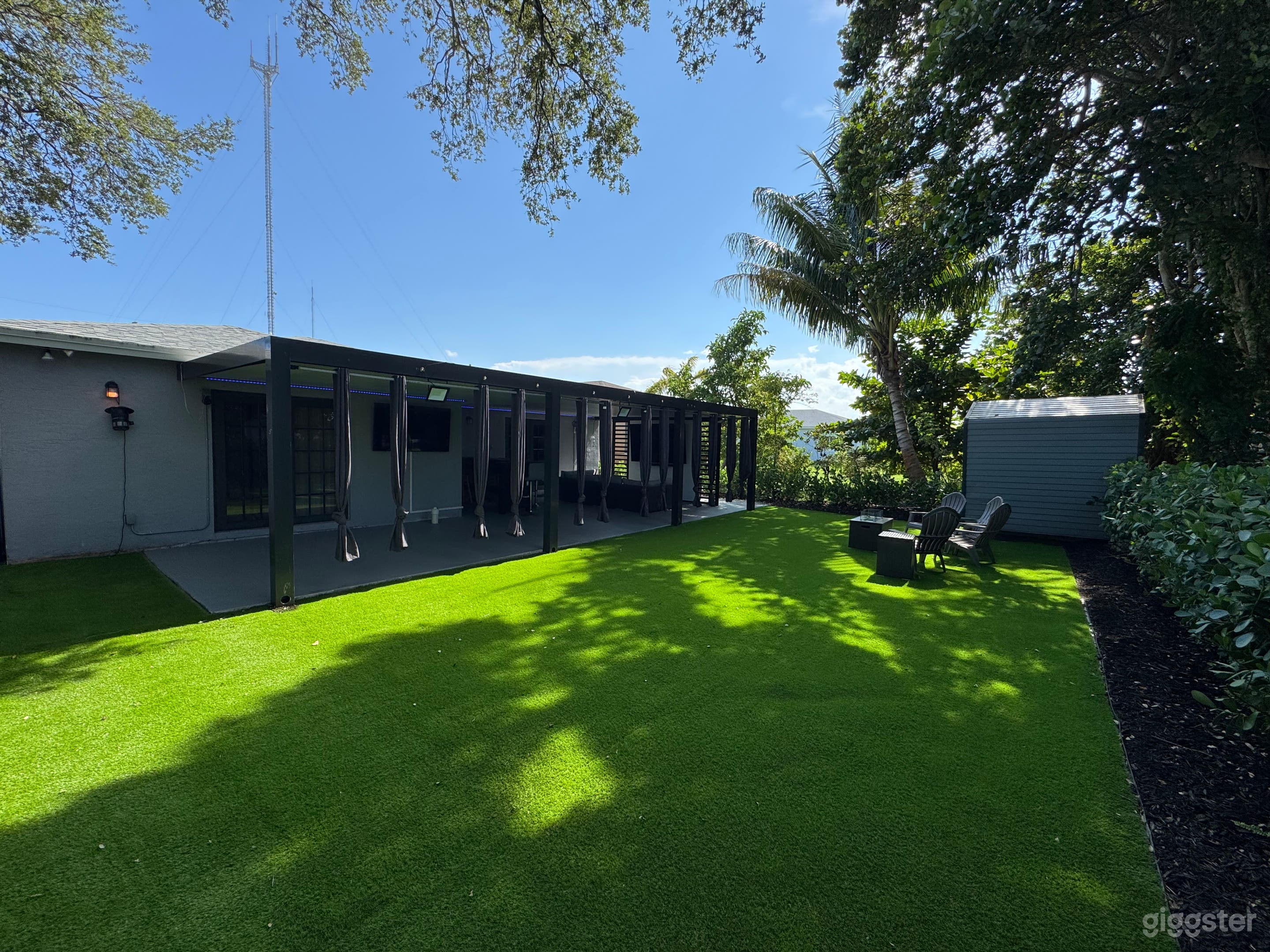 Modern Outdoor Lounge &amp; Entertainment Space with Bar Photo 4