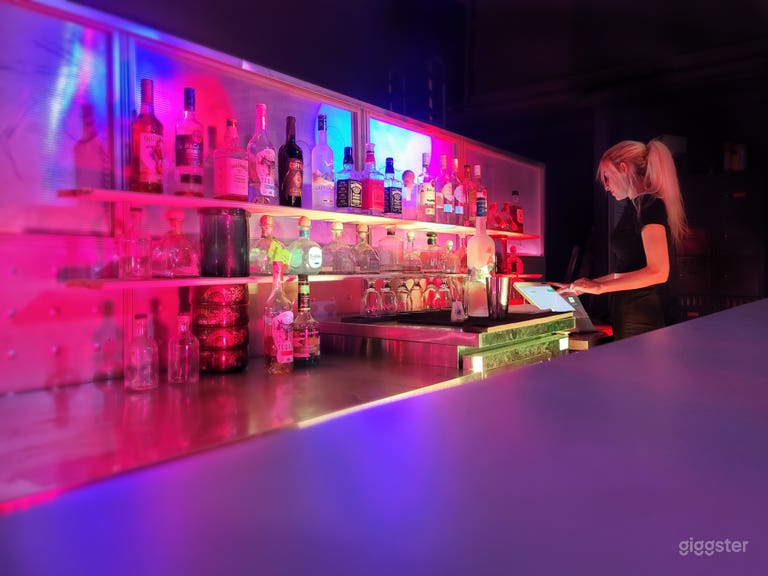  Bar Futuriste Area 50 avec galaxie d'accessoires ! 